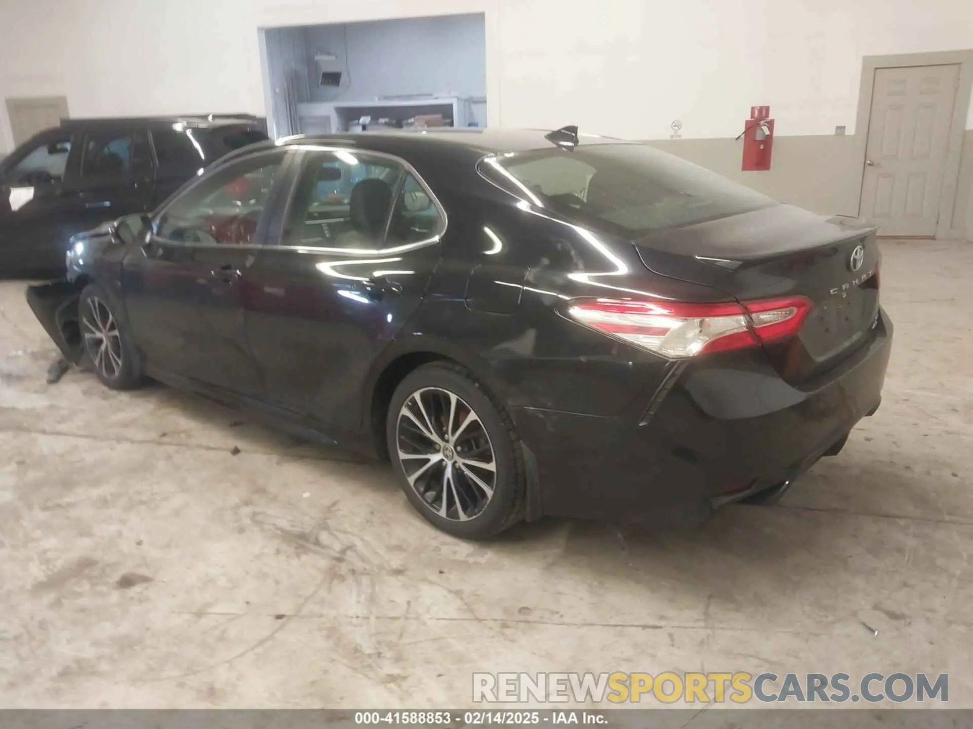 3 Фотография поврежденного автомобиля 4T1M11BK8LU006009 TOYOTA CAMRY 2020