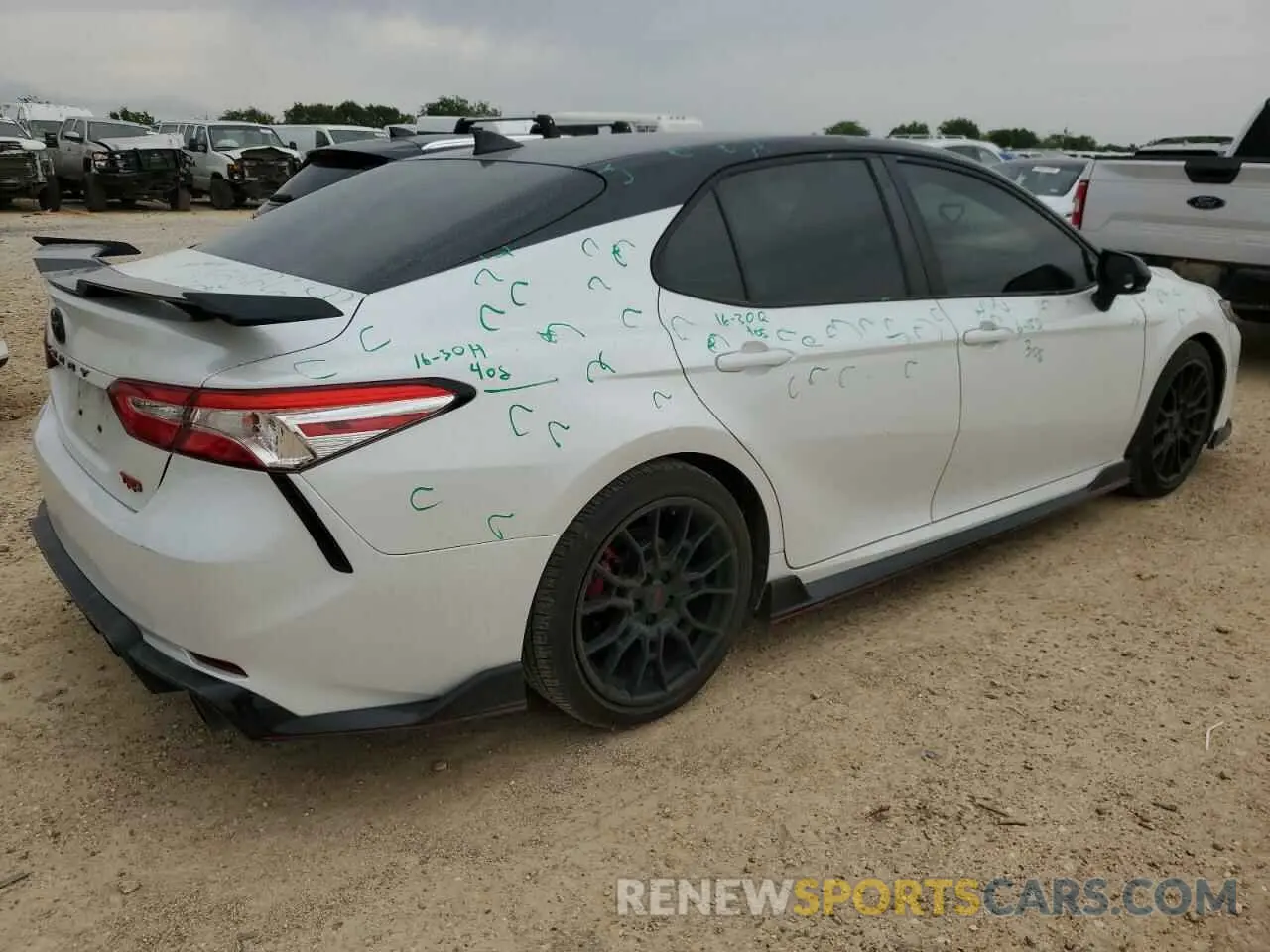 3 Photograph of a damaged car 4T1NZ1AK8LU046945 TOYOTA CAMRY 2020