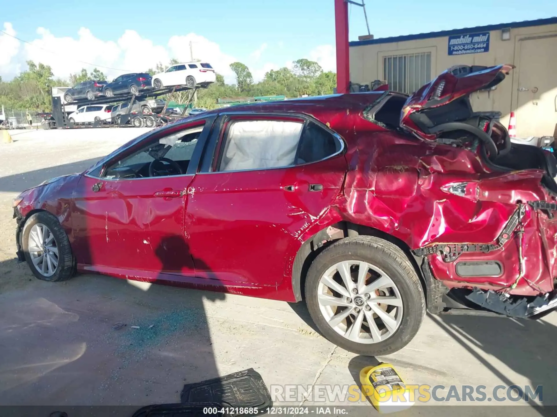 14 Photograph of a damaged car 4T1C11AK0MU466778 TOYOTA CAMRY 2021