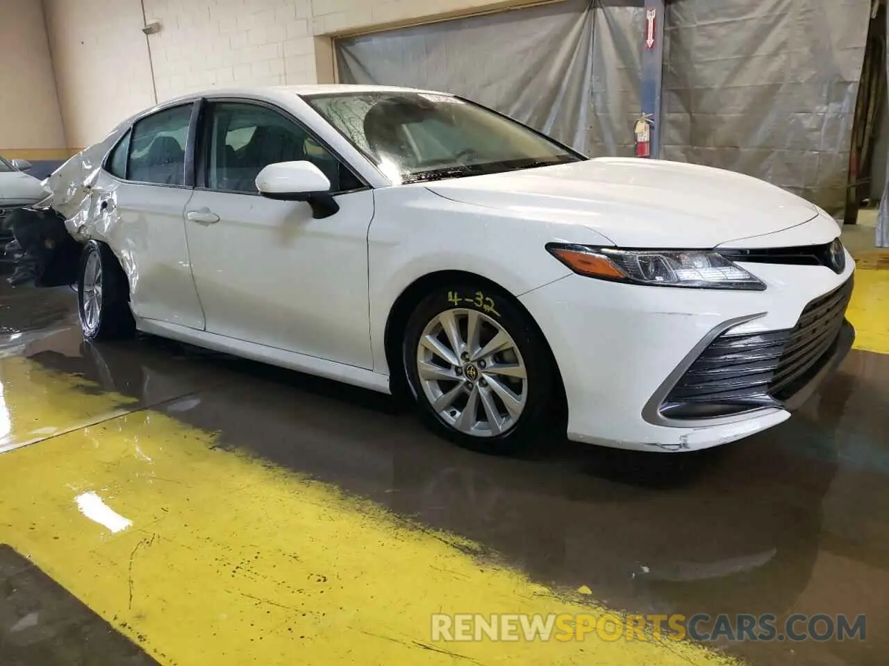 4 Photograph of a damaged car 4T1C11AK1MU588226 TOYOTA CAMRY 2021