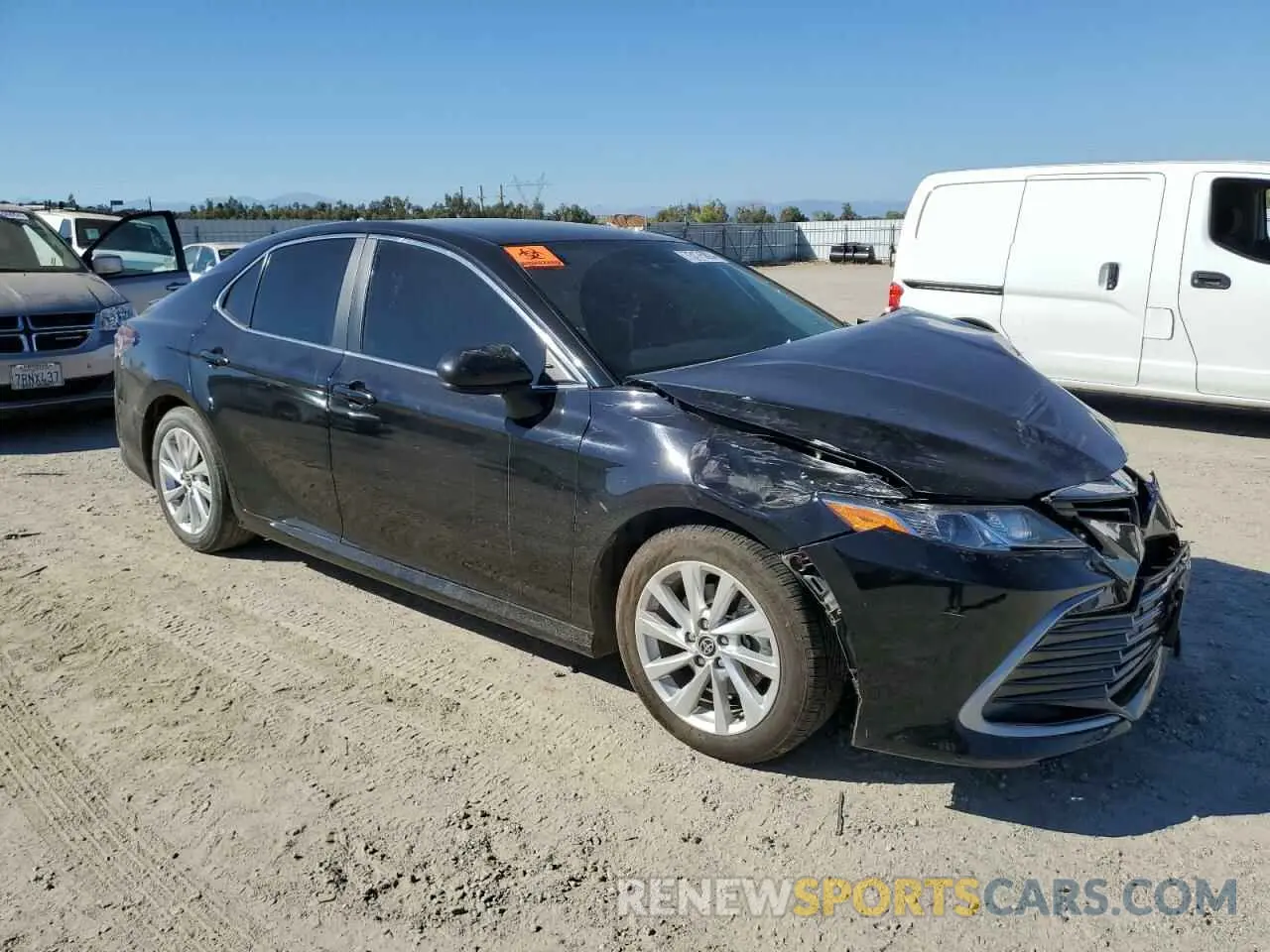 4 Фотография поврежденного автомобиля 4T1C11AK3MU438229 TOYOTA CAMRY 2021