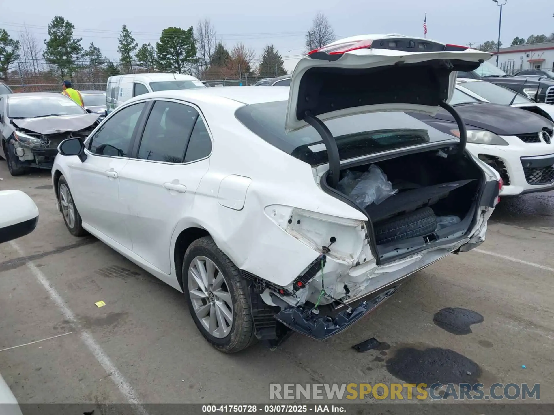 14 Фотография поврежденного автомобиля 4T1C11AK3MU457038 TOYOTA CAMRY 2021