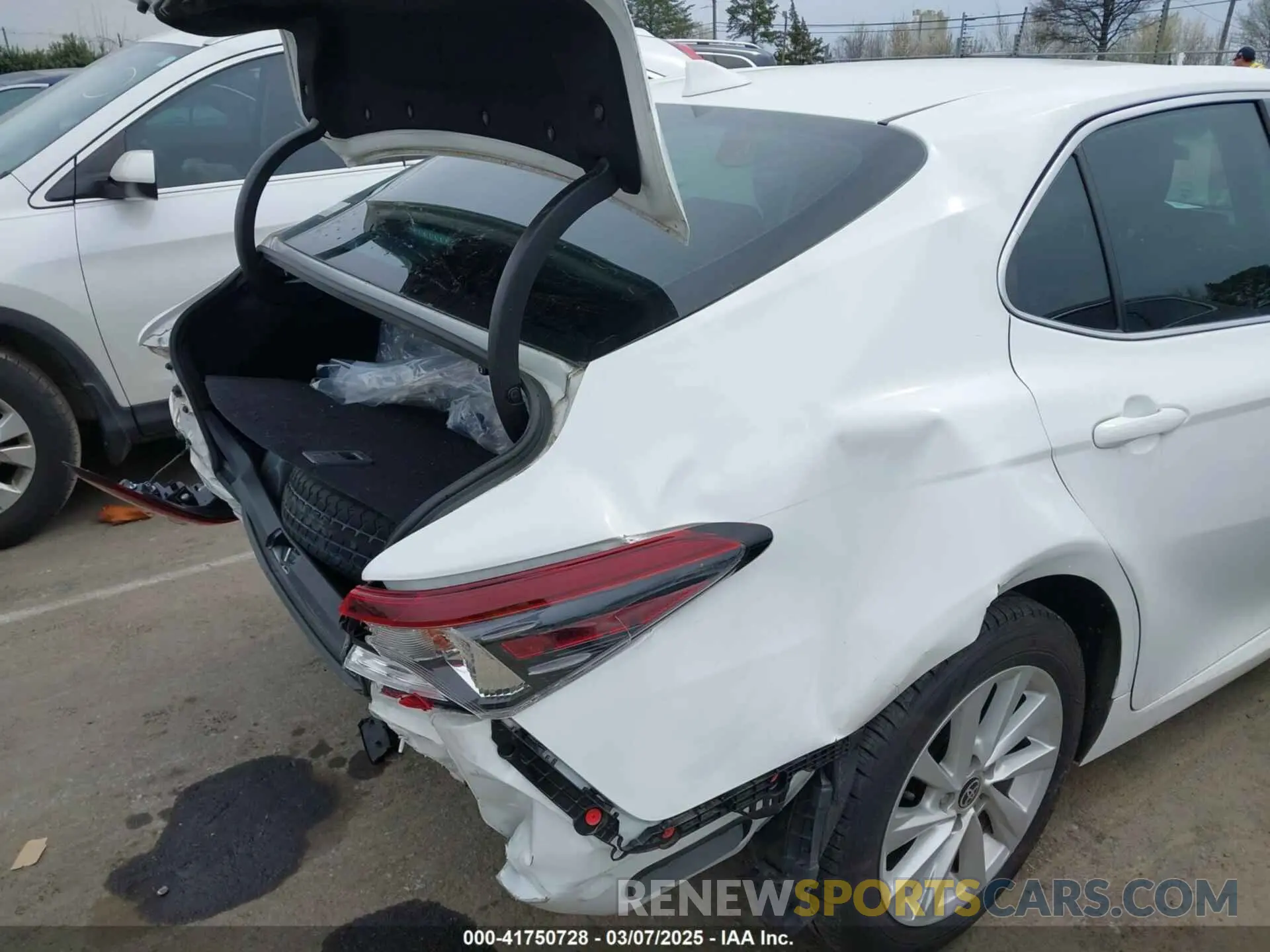 17 Фотография поврежденного автомобиля 4T1C11AK3MU457038 TOYOTA CAMRY 2021