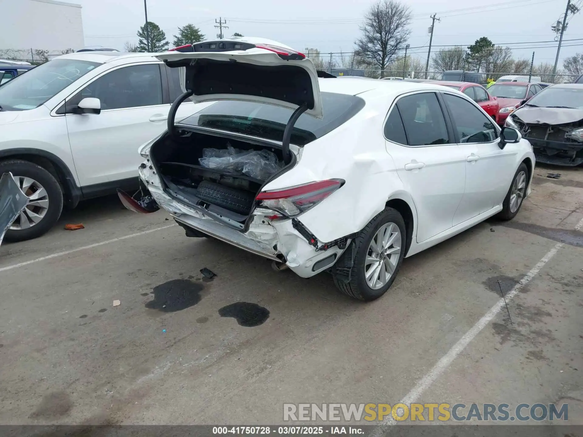 4 Фотография поврежденного автомобиля 4T1C11AK3MU457038 TOYOTA CAMRY 2021