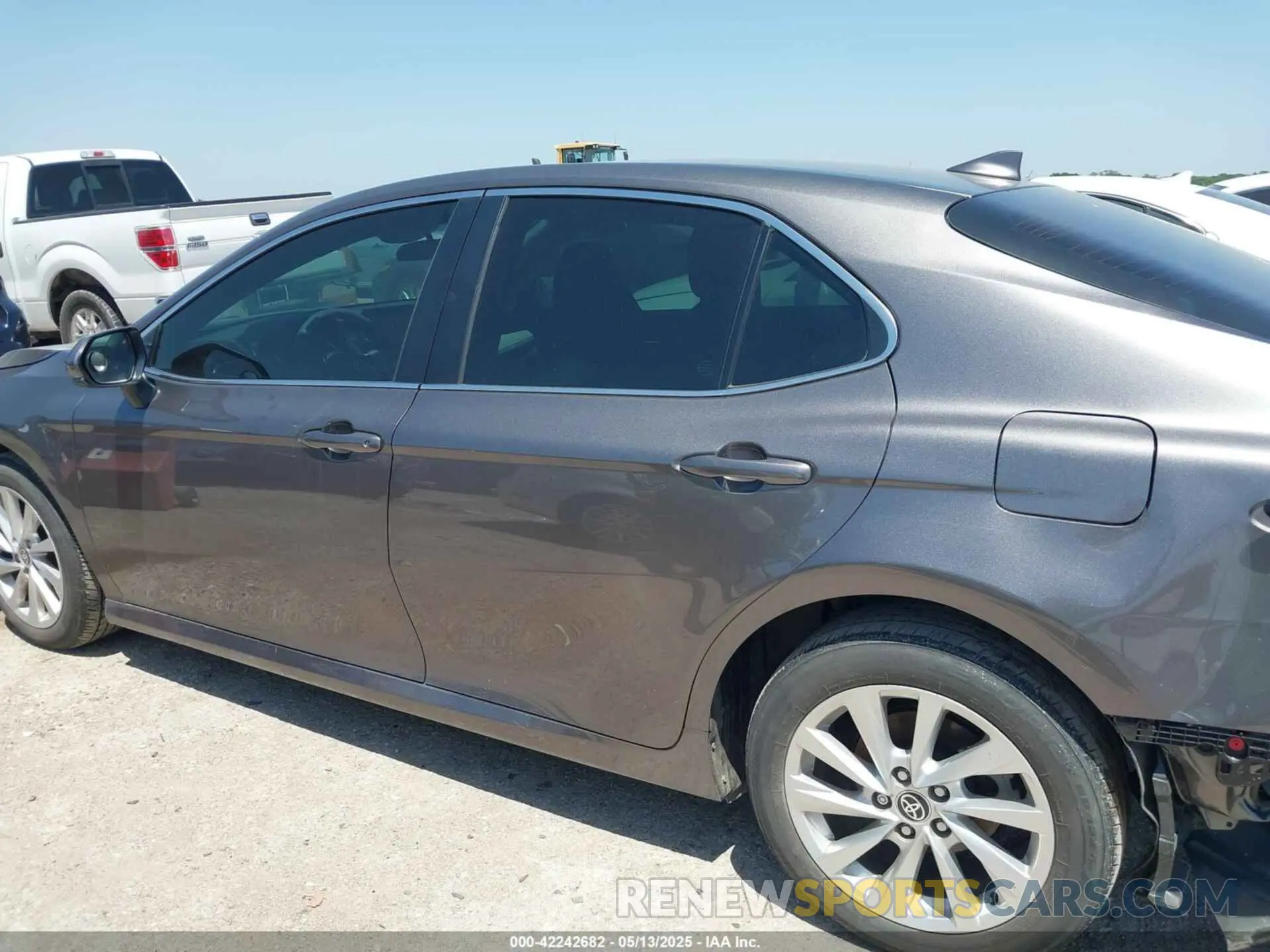 14 Фотография поврежденного автомобиля 4T1C11AK3MU526276 TOYOTA CAMRY 2021