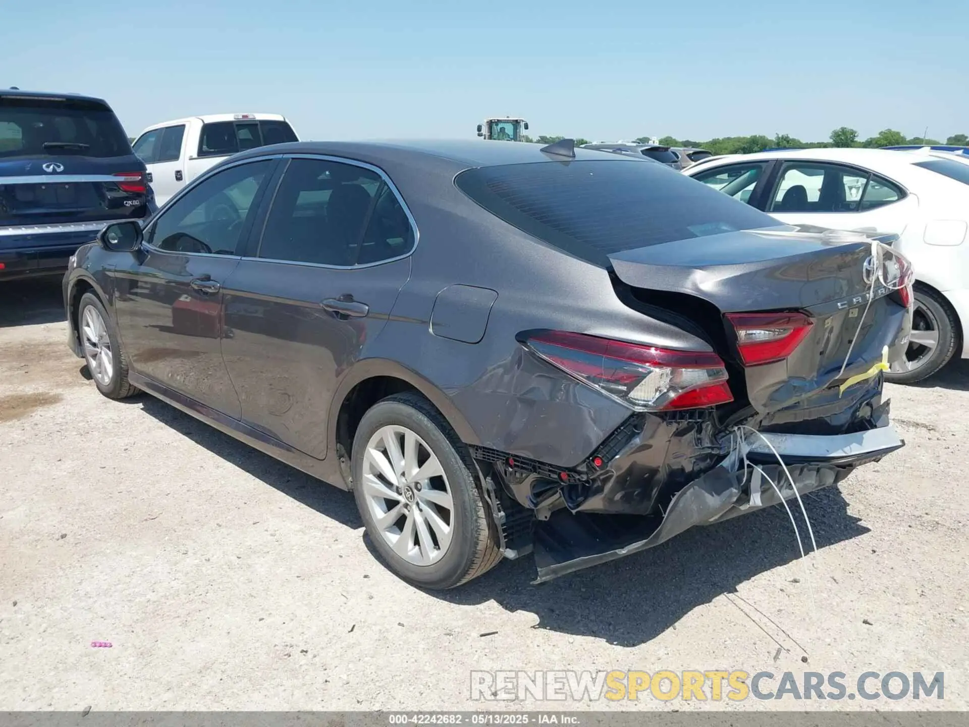 3 Фотография поврежденного автомобиля 4T1C11AK3MU526276 TOYOTA CAMRY 2021
