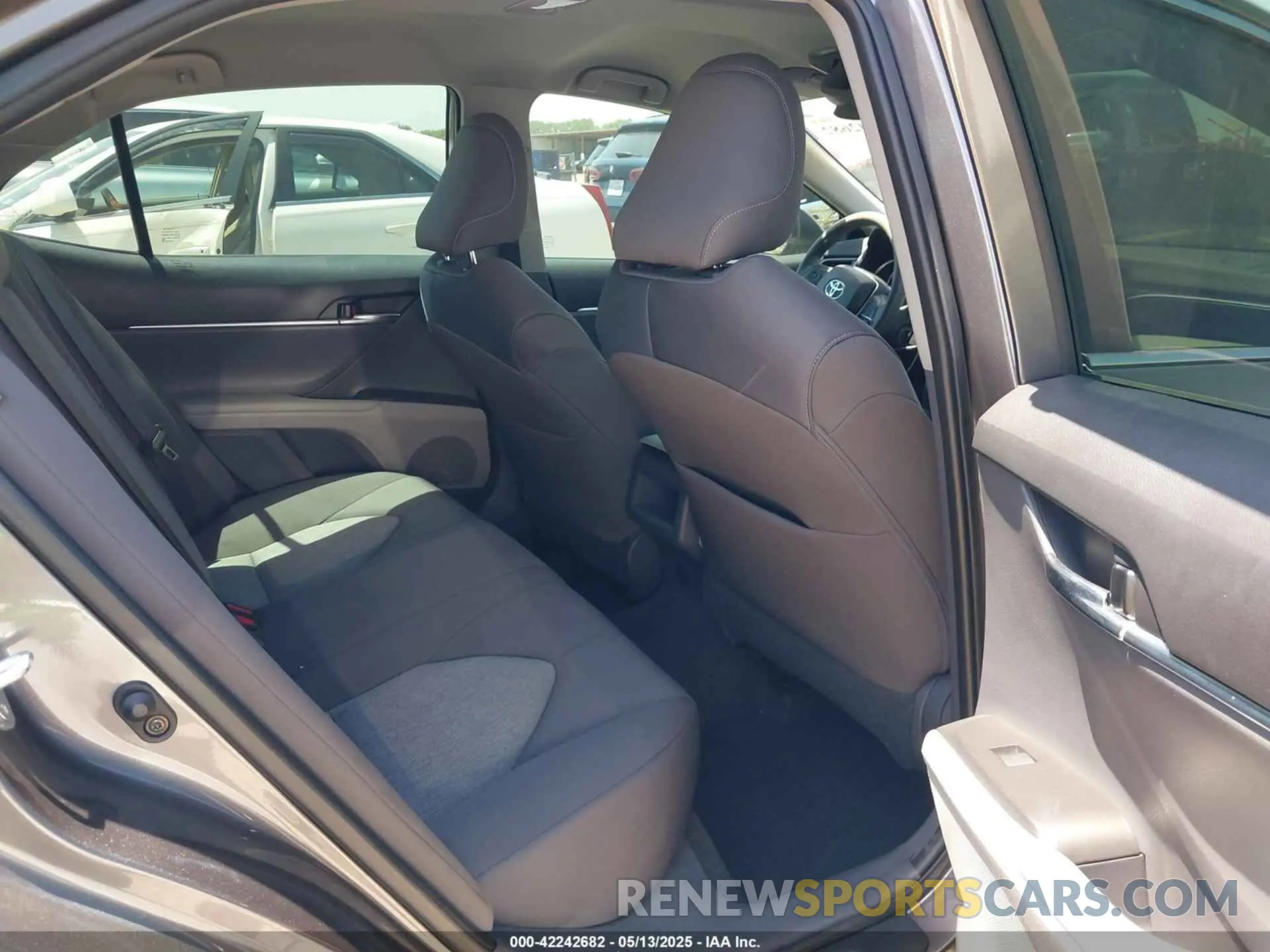 8 Фотография поврежденного автомобиля 4T1C11AK3MU526276 TOYOTA CAMRY 2021