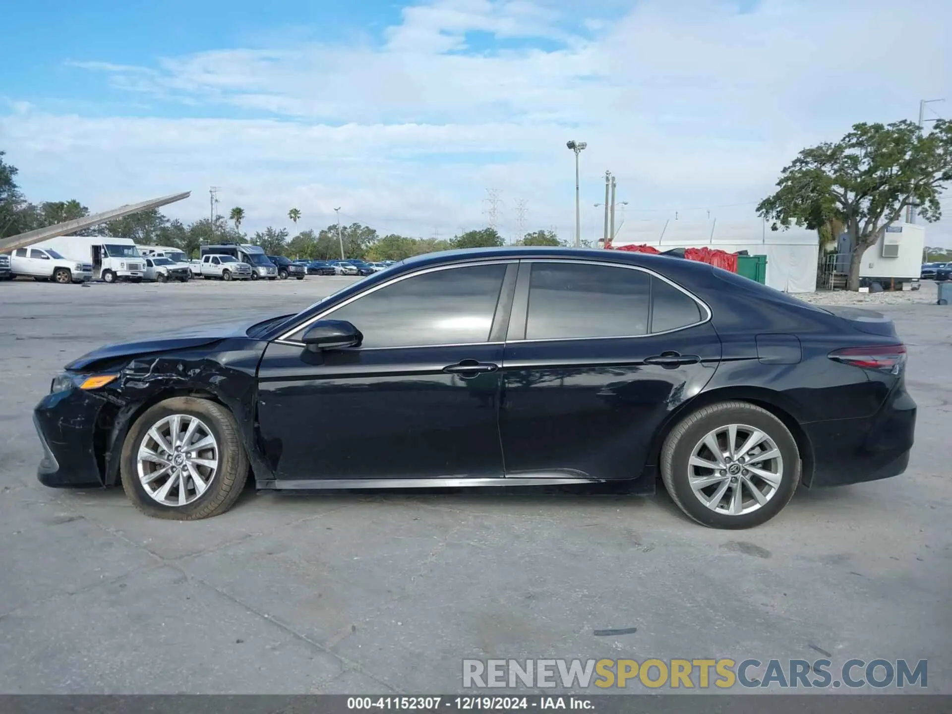 14 Photograph of a damaged car 4T1C11AK4MU446677 TOYOTA CAMRY 2021