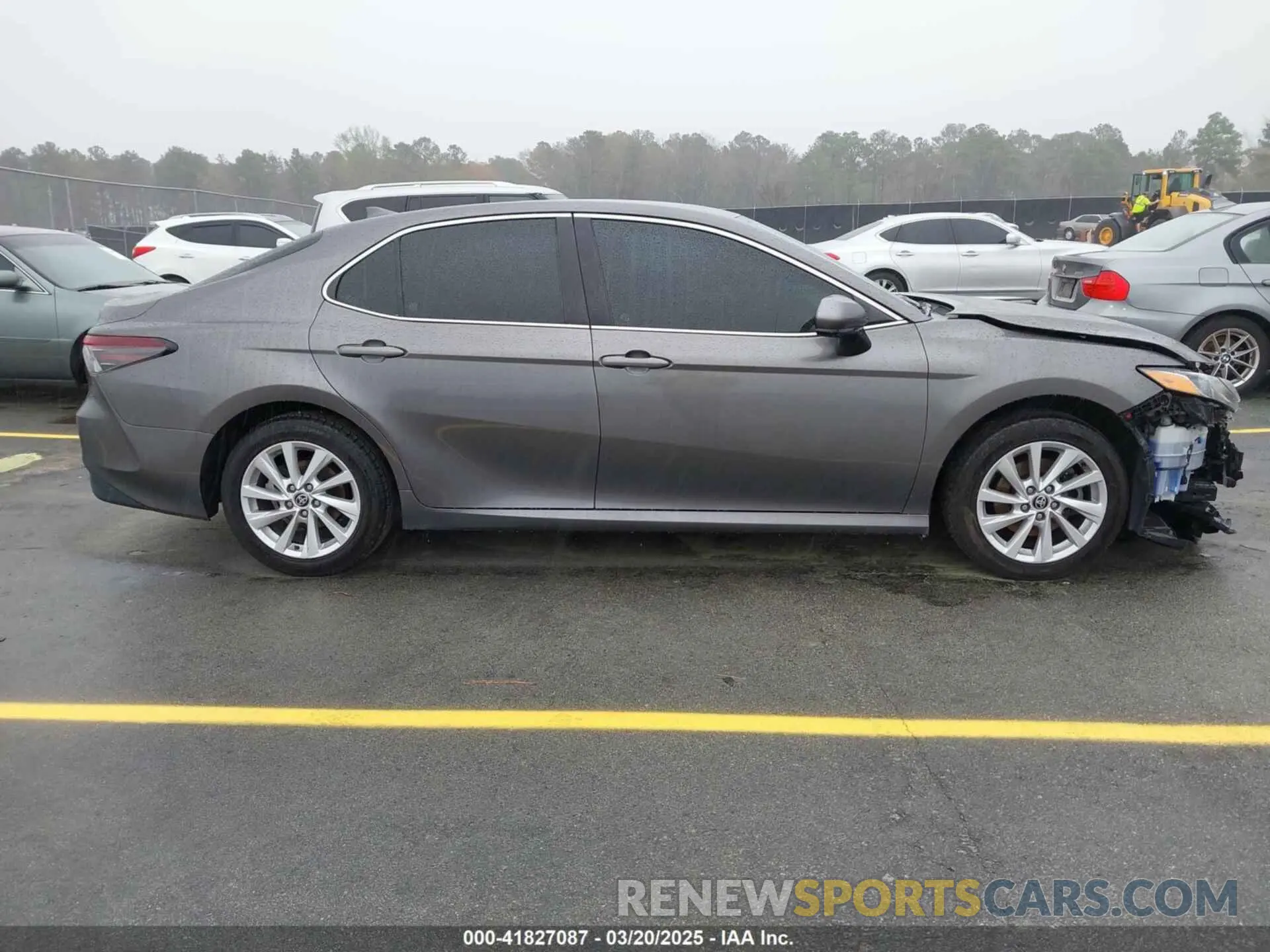 14 Photograph of a damaged car 4T1C11AK4MU577897 TOYOTA CAMRY 2021