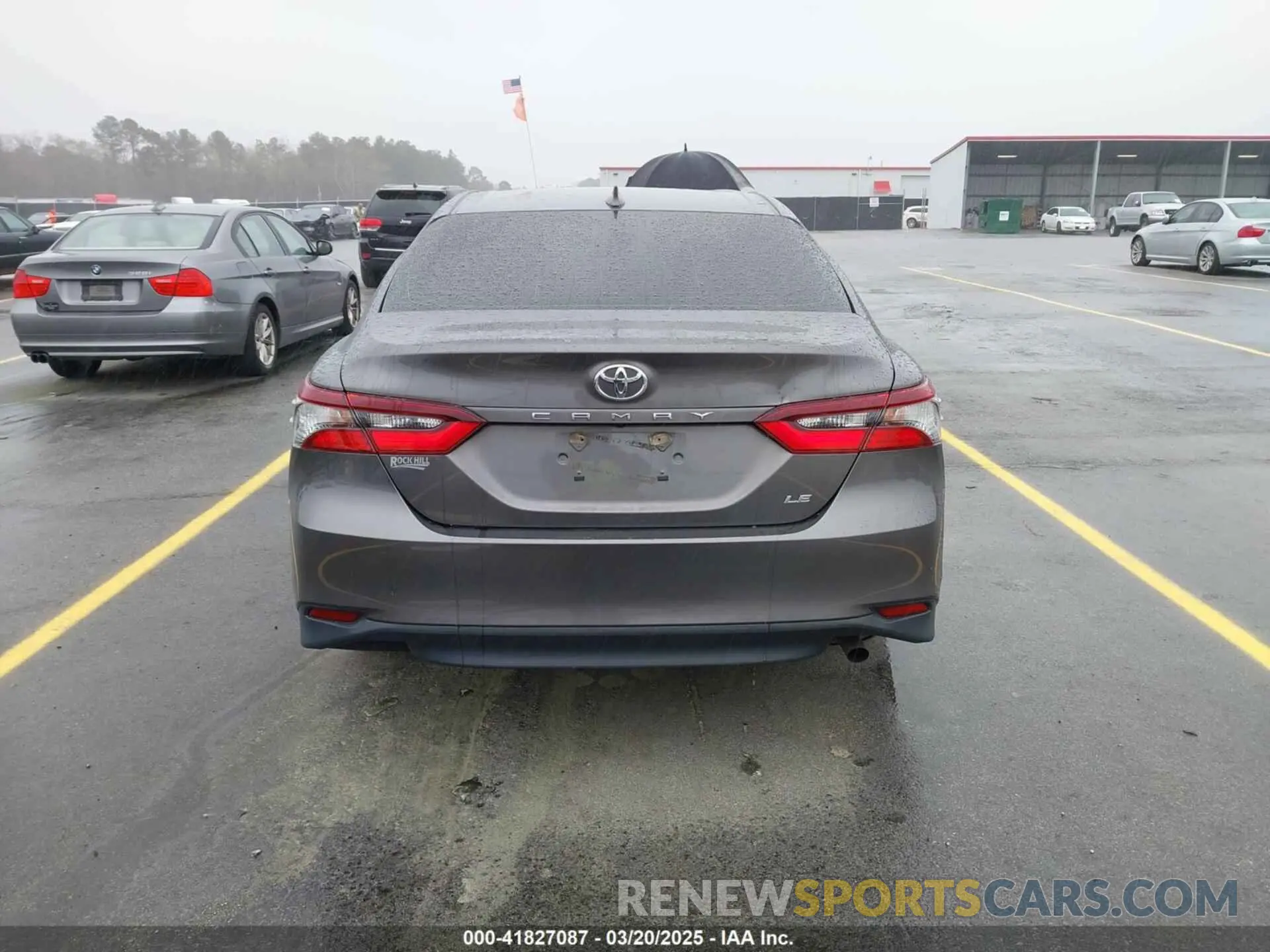 17 Photograph of a damaged car 4T1C11AK4MU577897 TOYOTA CAMRY 2021