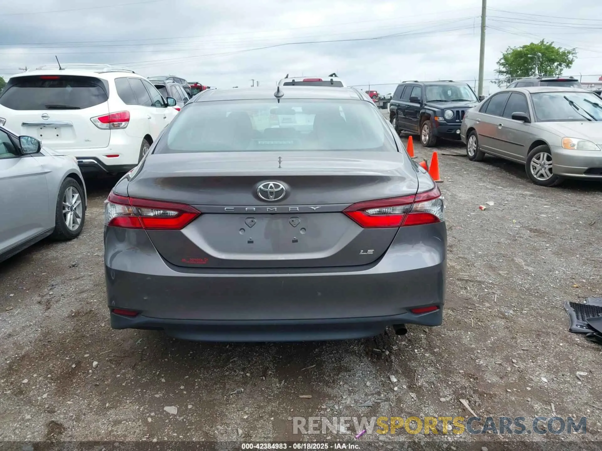 16 Photograph of a damaged car 4T1C11AK6MU420419 TOYOTA CAMRY 2021
