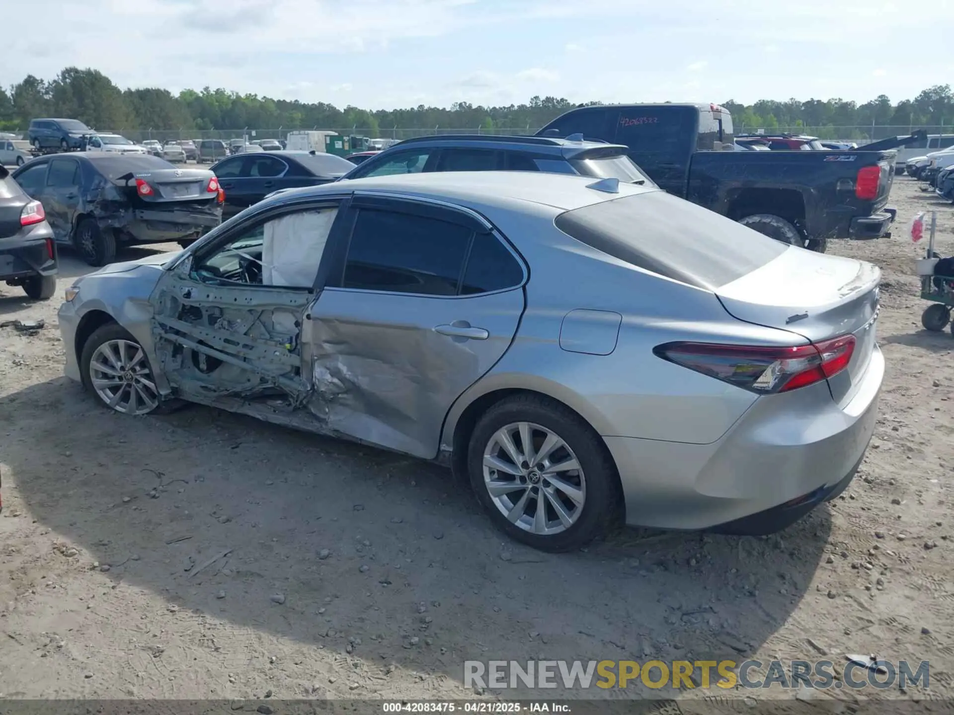 14 Photograph of a damaged car 4T1C11AK6MU443408 TOYOTA CAMRY 2021