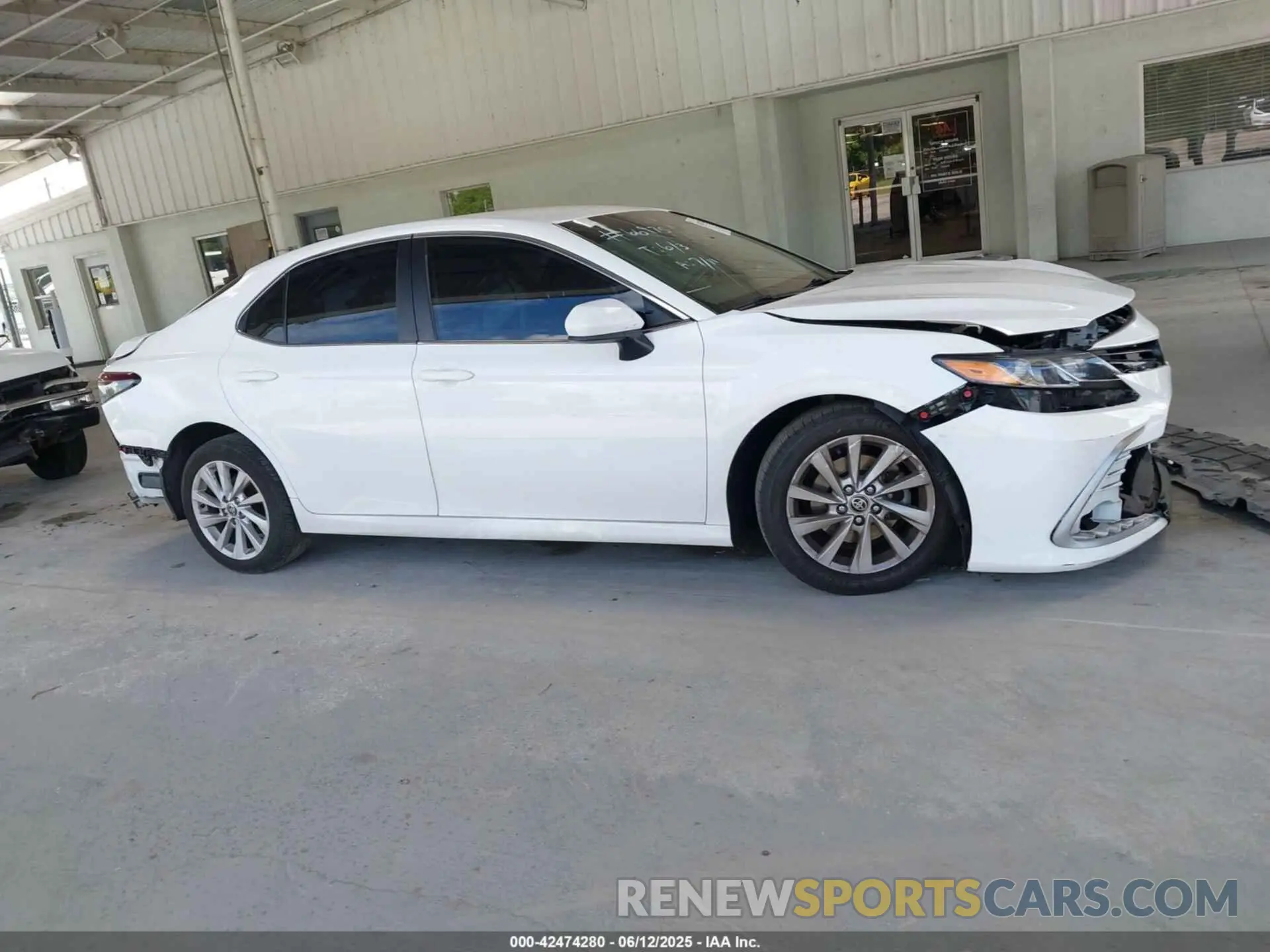13 Photograph of a damaged car 4T1C11AK6MU580090 TOYOTA CAMRY 2021