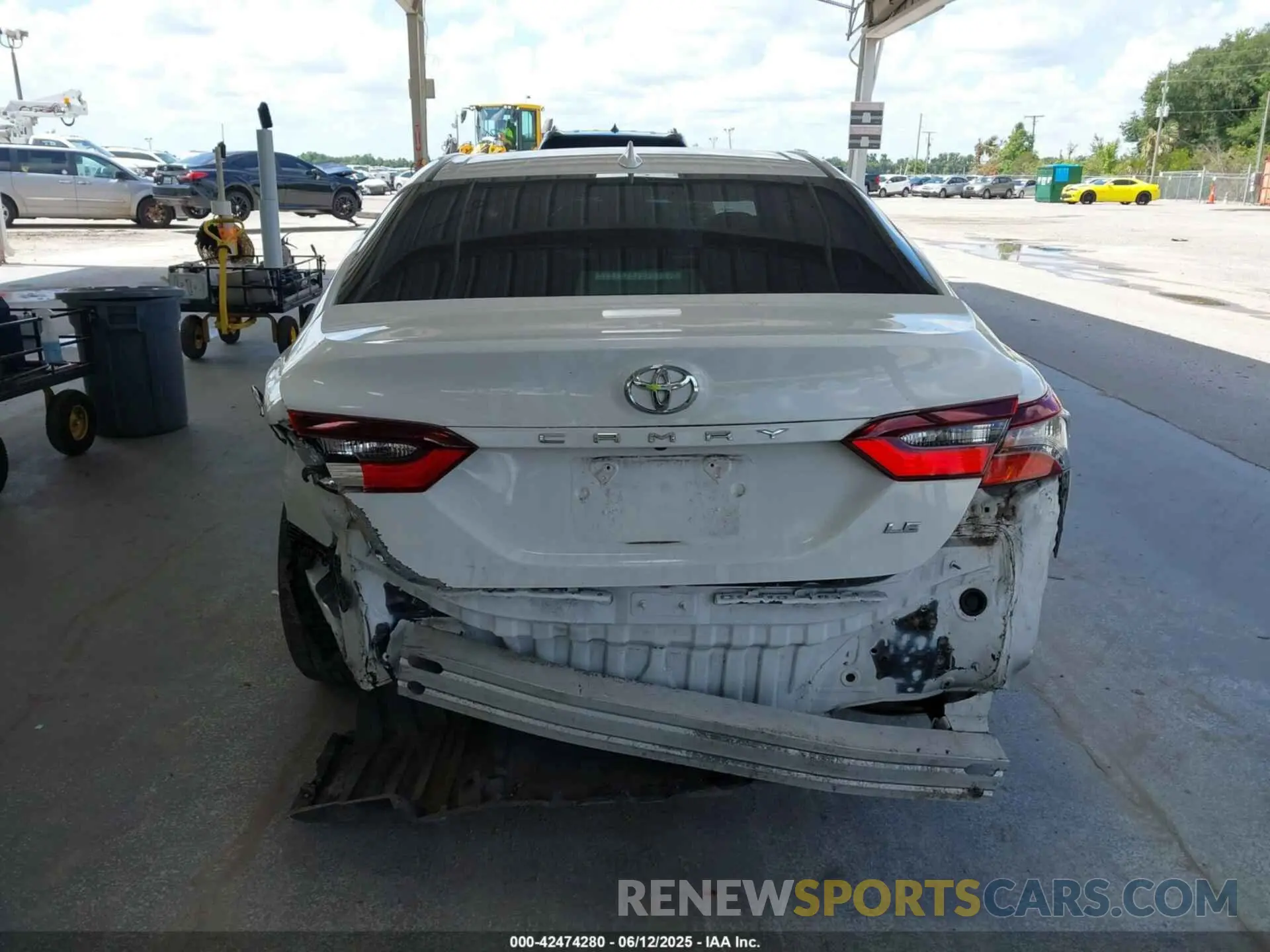 16 Photograph of a damaged car 4T1C11AK6MU580090 TOYOTA CAMRY 2021