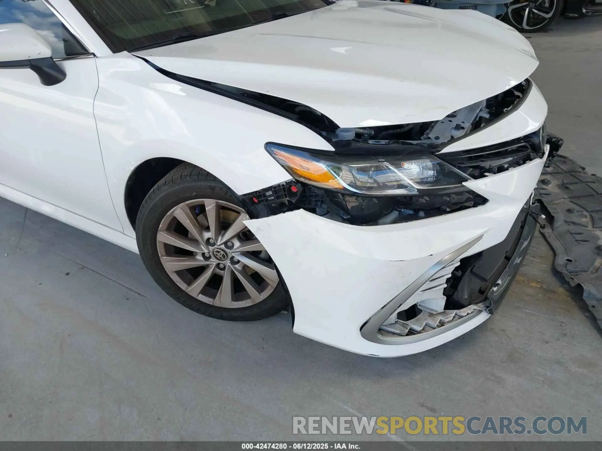 19 Photograph of a damaged car 4T1C11AK6MU580090 TOYOTA CAMRY 2021
