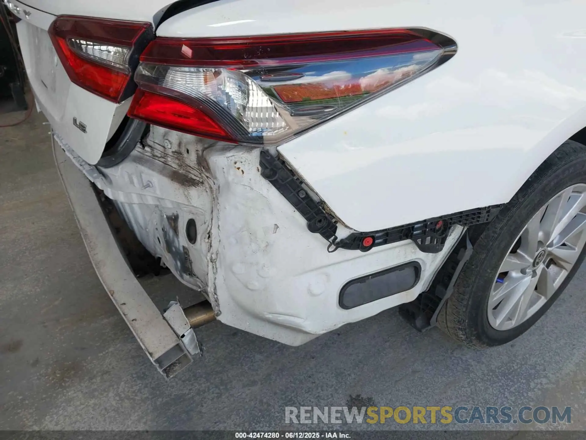 20 Photograph of a damaged car 4T1C11AK6MU580090 TOYOTA CAMRY 2021