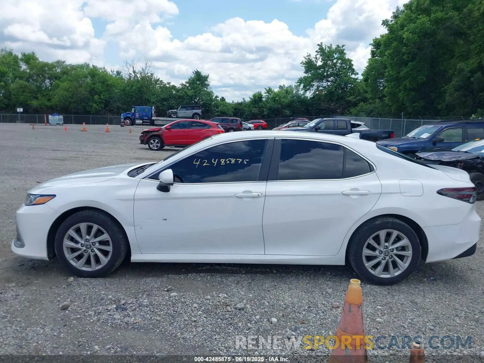 15 Photograph of a damaged car 4T1C11AK7MU458144 TOYOTA CAMRY 2021