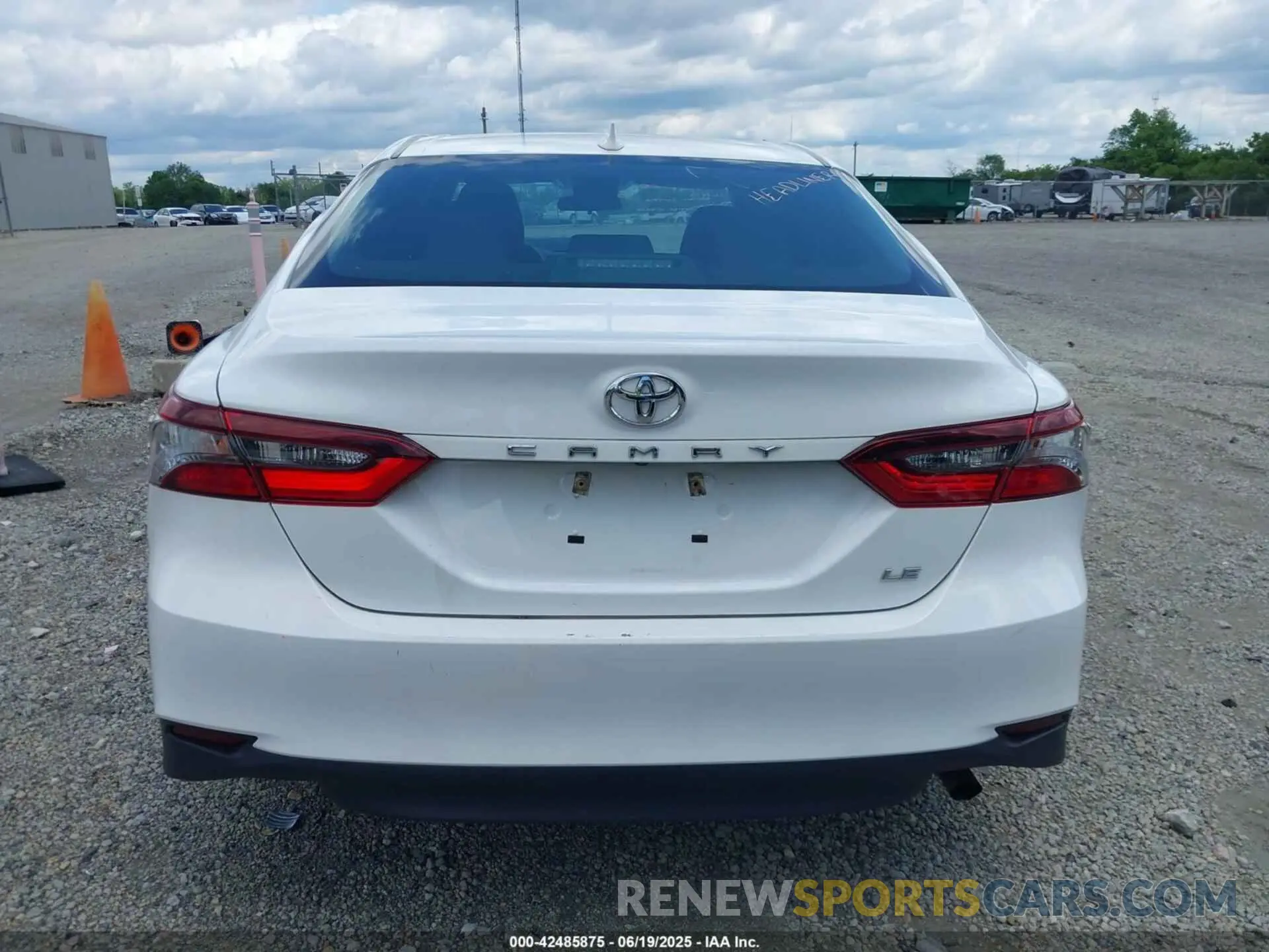 17 Photograph of a damaged car 4T1C11AK7MU458144 TOYOTA CAMRY 2021