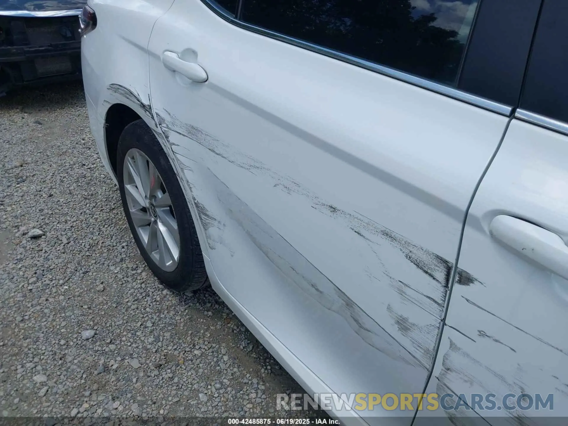 18 Photograph of a damaged car 4T1C11AK7MU458144 TOYOTA CAMRY 2021