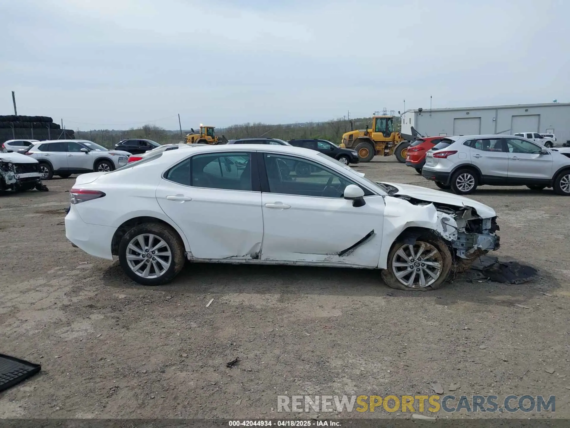 14 Photograph of a damaged car 4T1C11AK7MU515359 TOYOTA CAMRY 2021