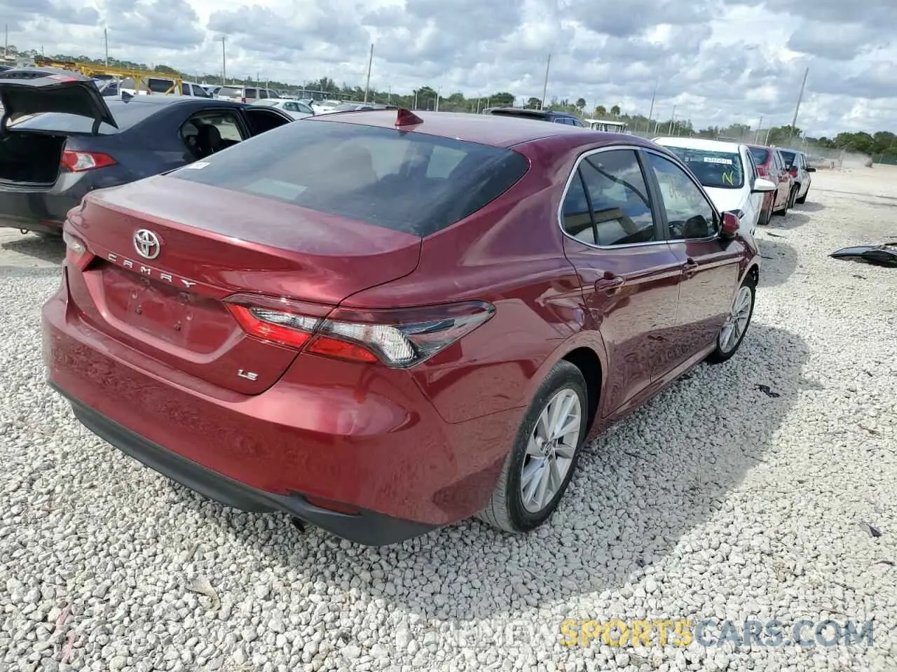 4 Фотография поврежденного автомобиля 4T1C11AK7MU546109 TOYOTA CAMRY 2021
