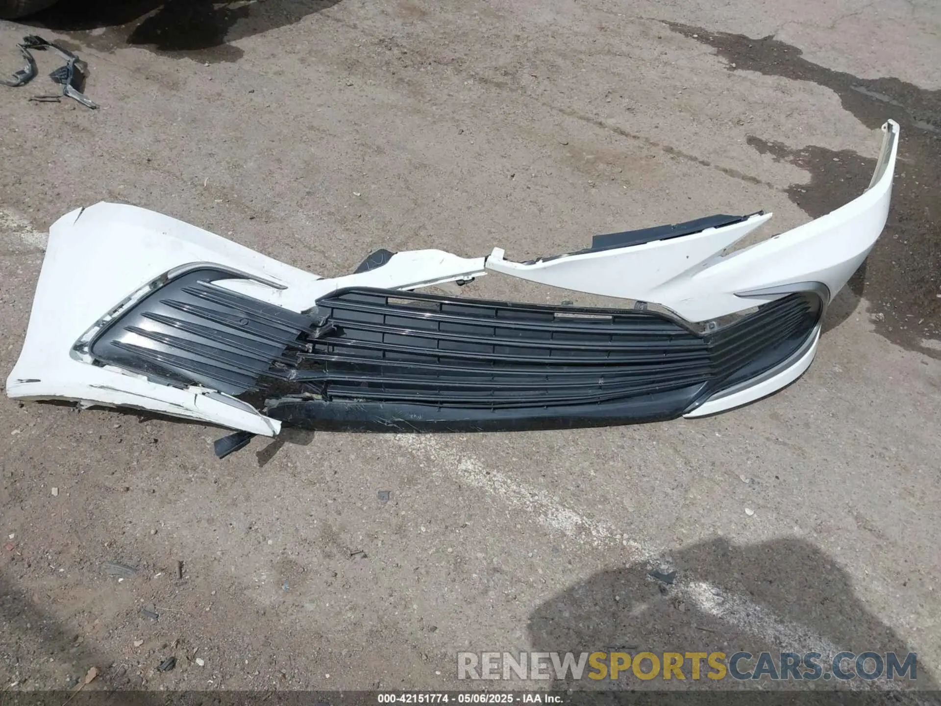 12 Photograph of a damaged car 4T1C11AK8MU533904 TOYOTA CAMRY 2021