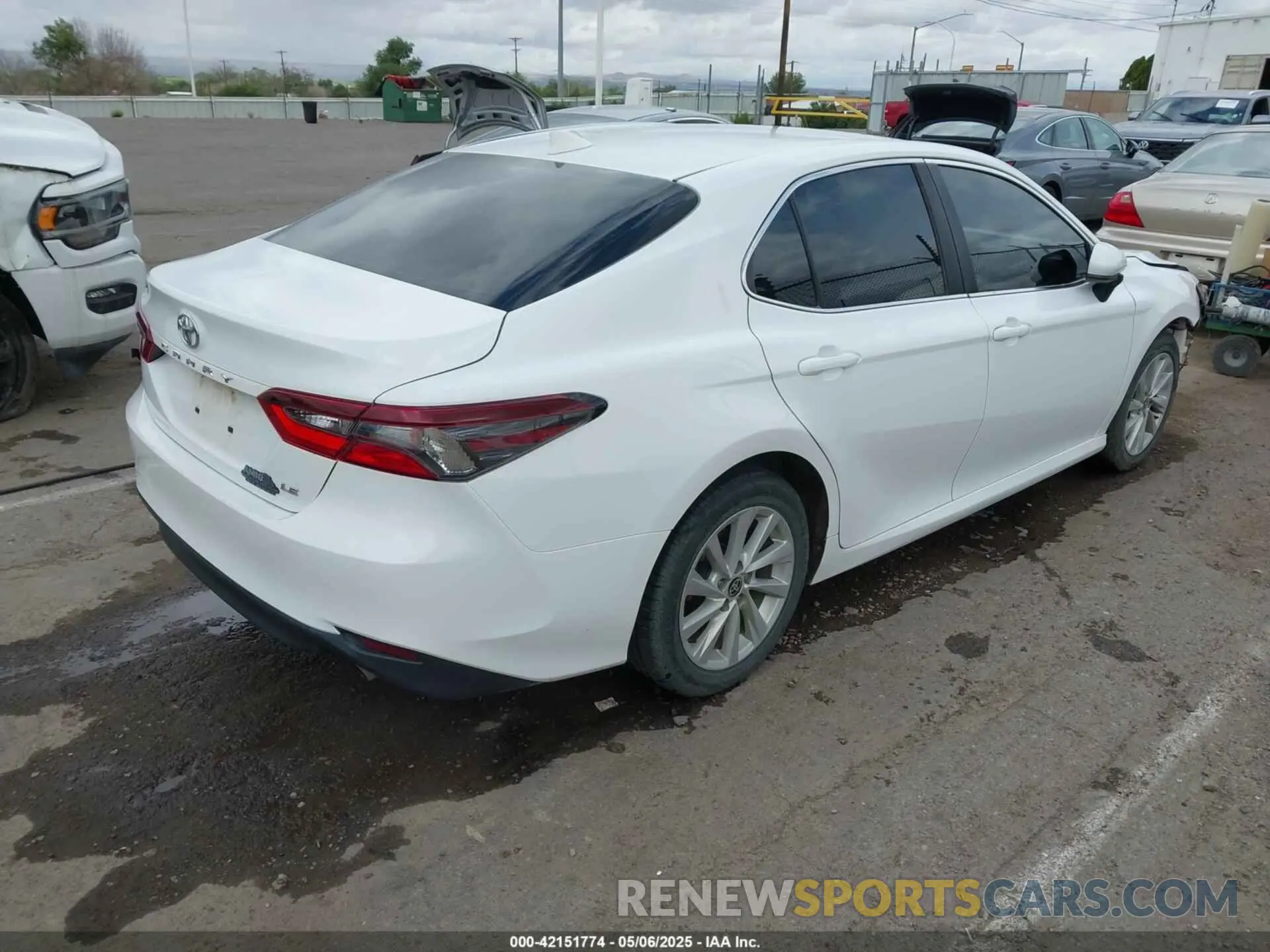 4 Photograph of a damaged car 4T1C11AK8MU533904 TOYOTA CAMRY 2021
