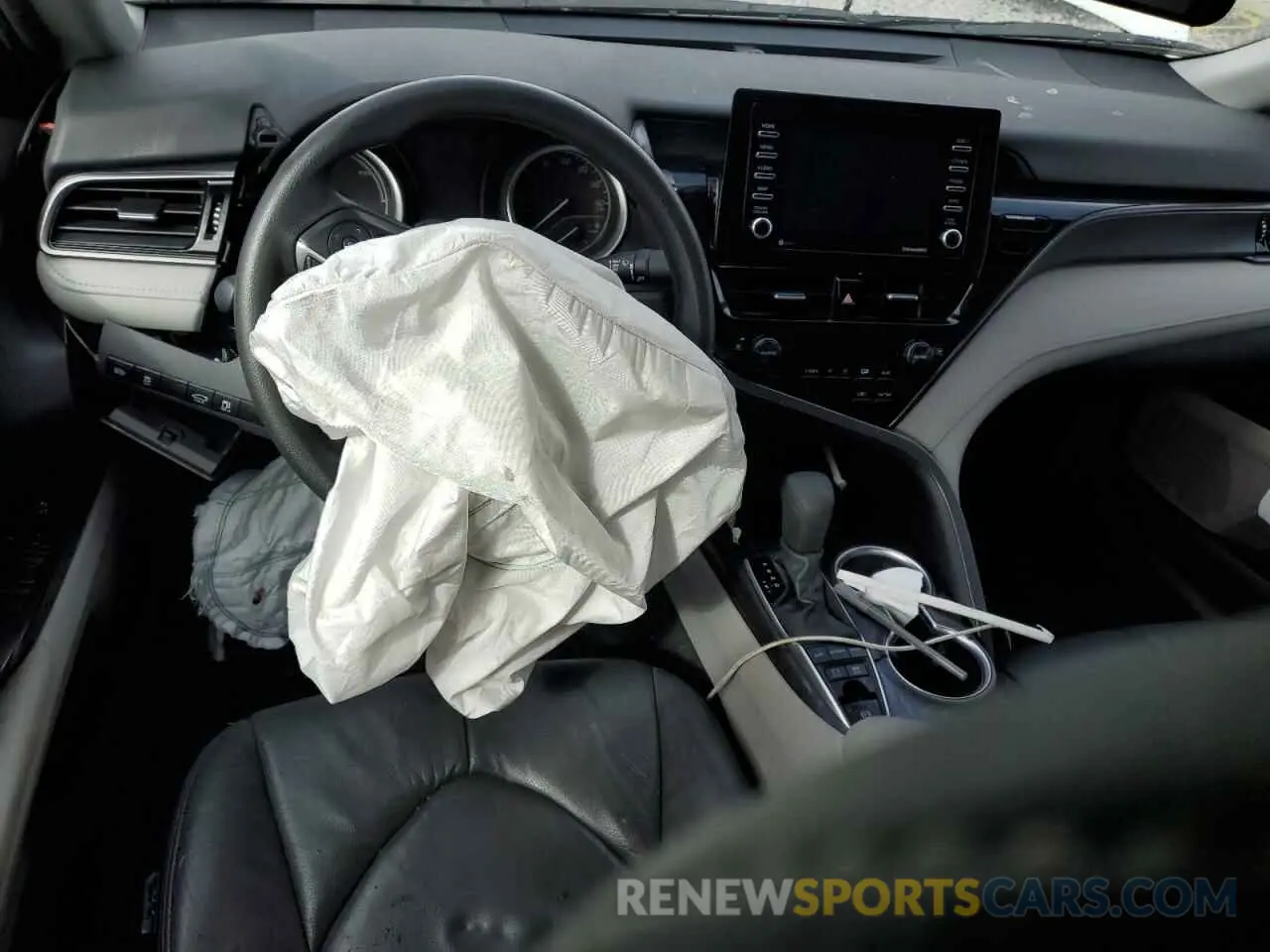 8 Photograph of a damaged car 4T1C31AK1MU559190 TOYOTA CAMRY 2021