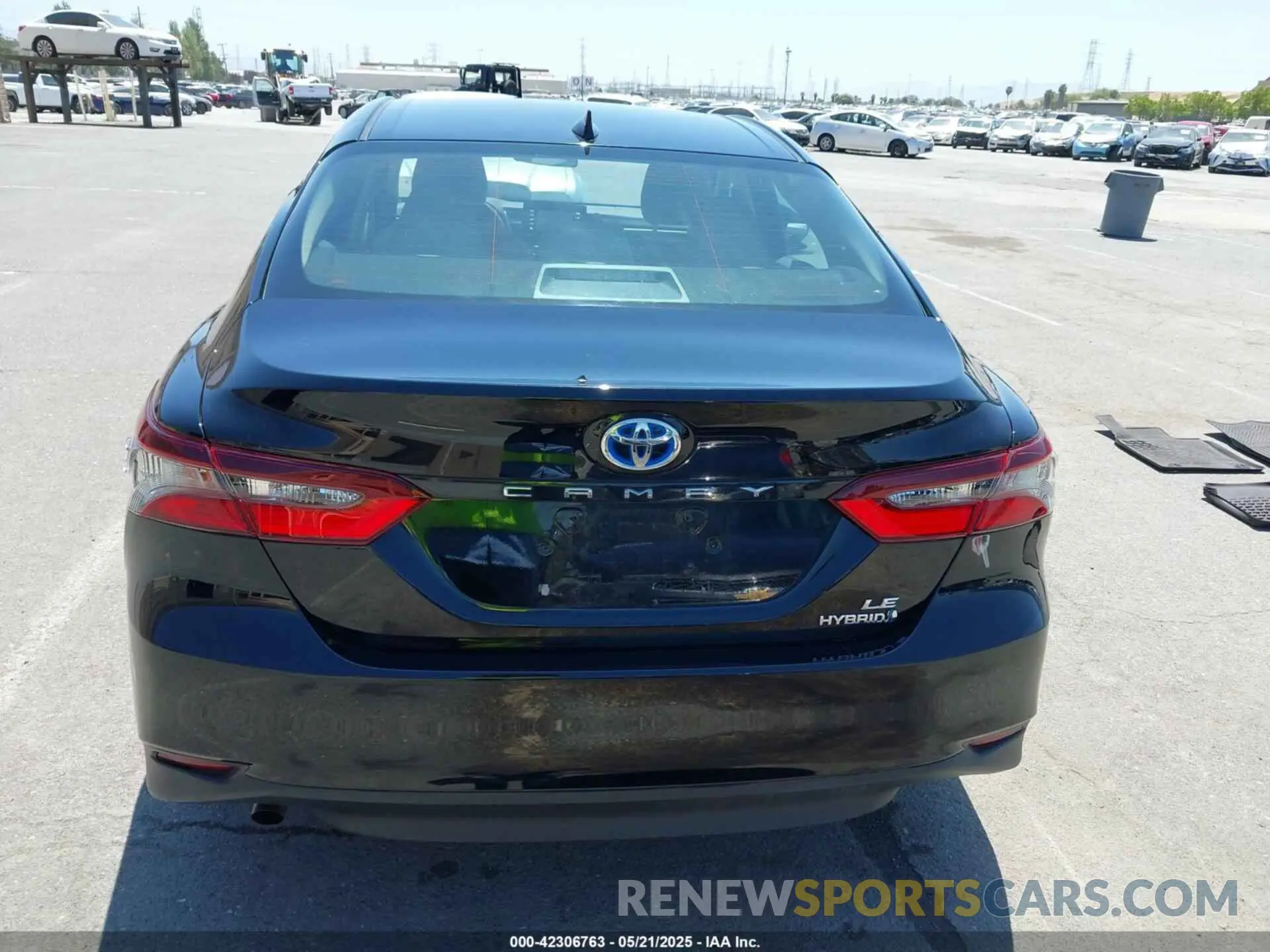 16 Photograph of a damaged car 4T1C31AK2MU561188 TOYOTA CAMRY 2021