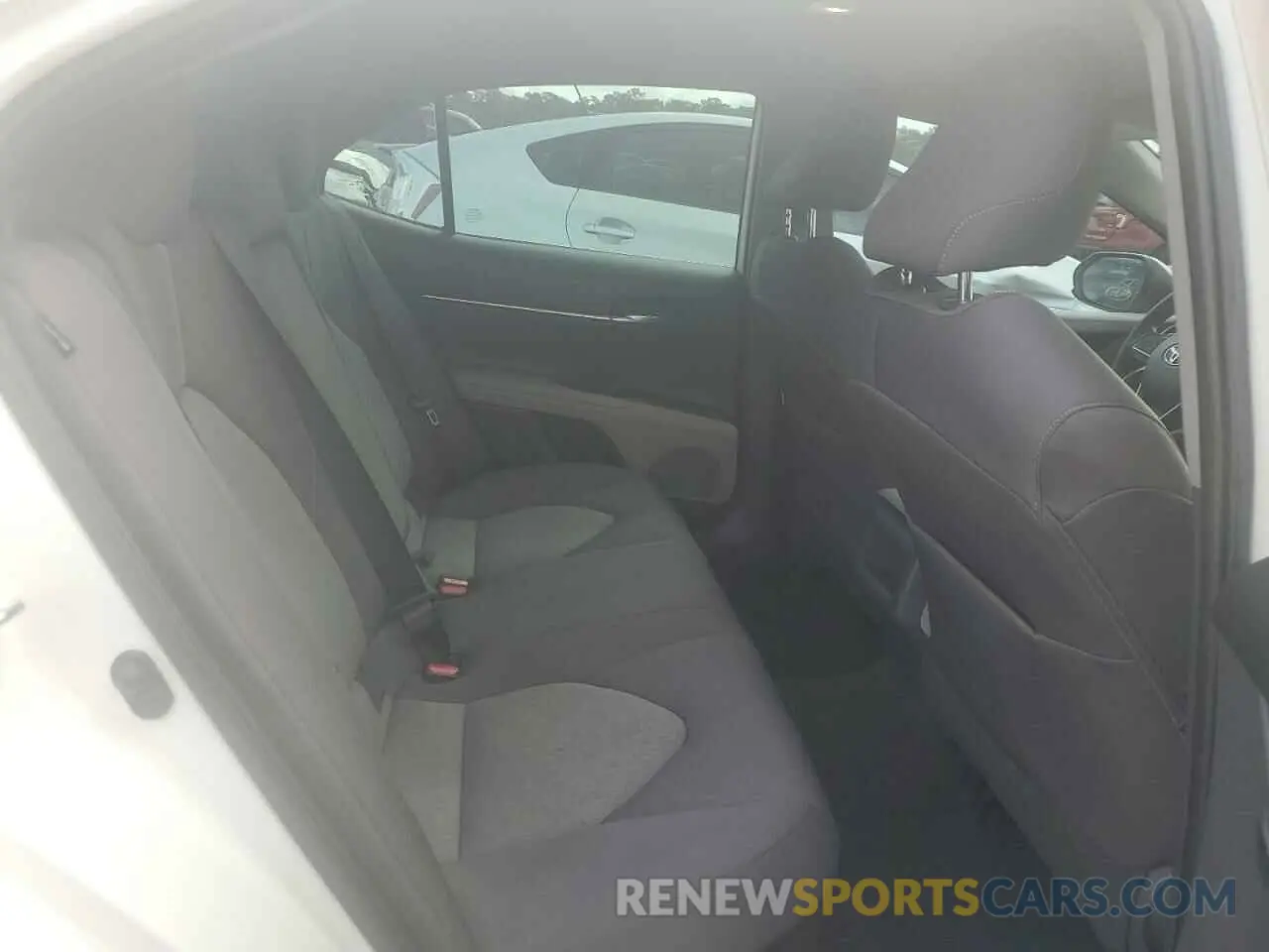 10 Photograph of a damaged car 4T1C31AK3MU562981 TOYOTA CAMRY 2021