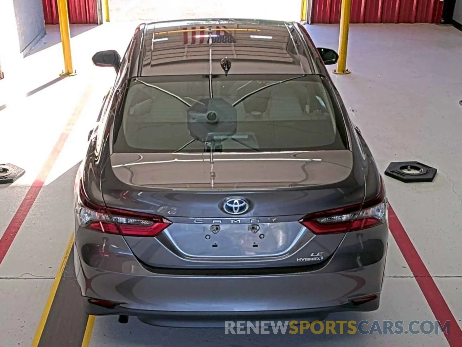 18 Photograph of a damaged car 4T1C31AK9MU552715 TOYOTA CAMRY 2021