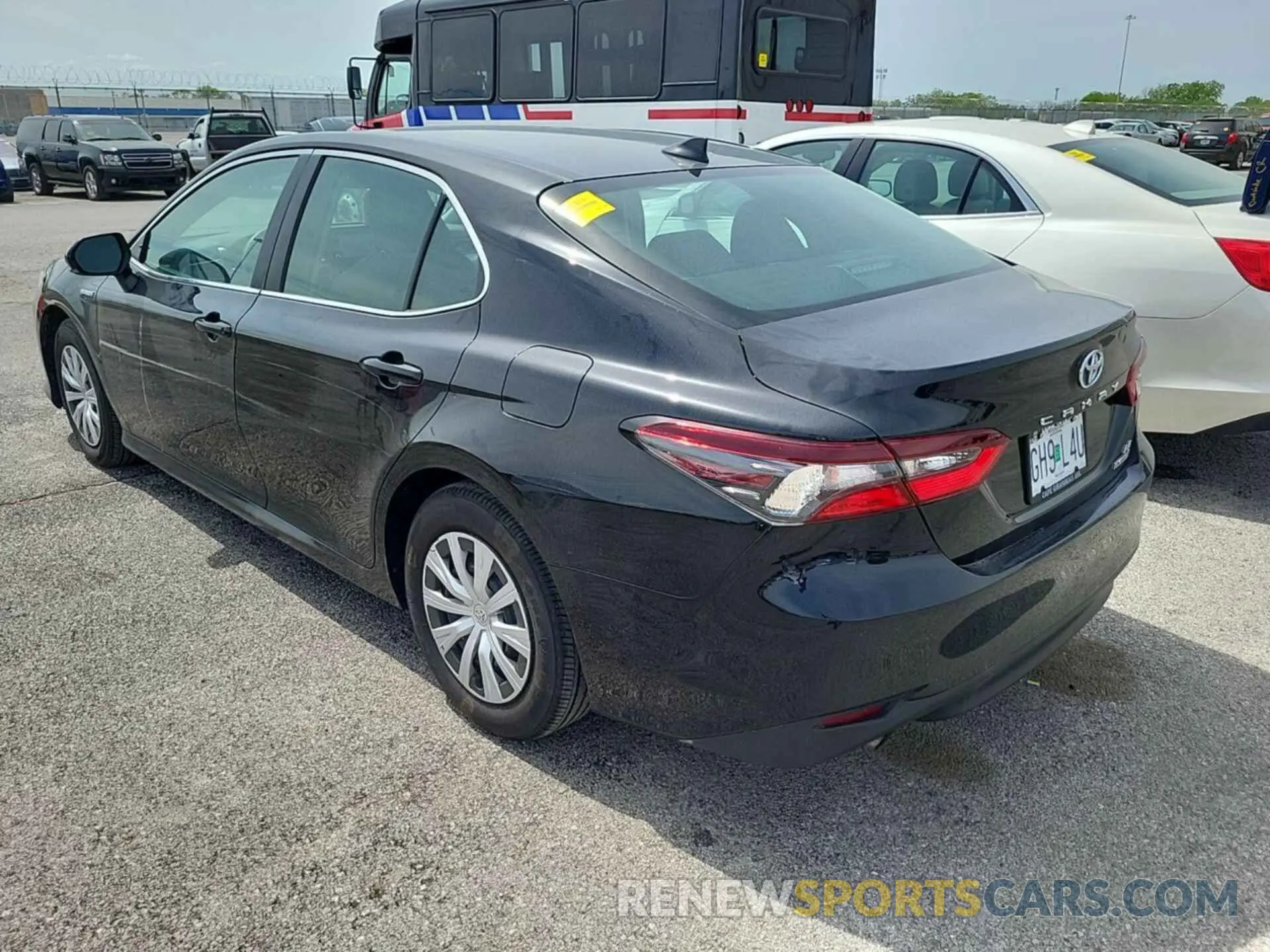 11 Photograph of a damaged car 4T1C31AKXMU554621 TOYOTA CAMRY 2021