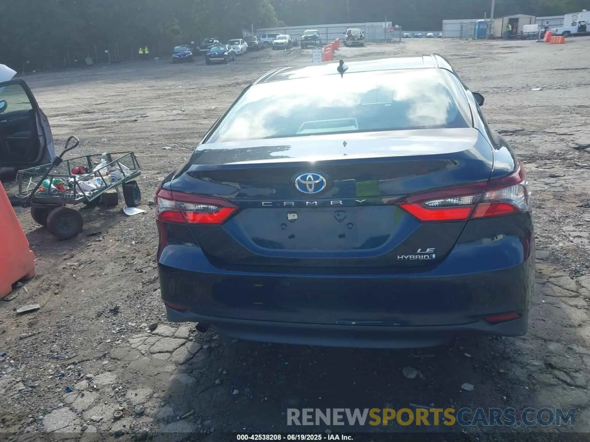 16 Photograph of a damaged car 4T1C31AKXMU561164 TOYOTA CAMRY 2021