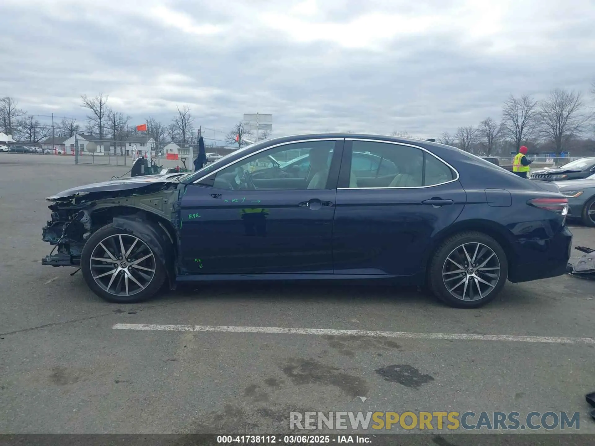 14 Фотография поврежденного автомобиля 4T1F11AK1MU610318 TOYOTA CAMRY 2021