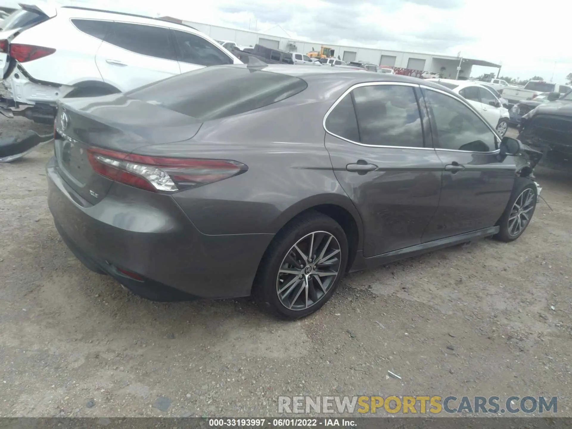 4 Фотография поврежденного автомобиля 4T1F11AK2MU564465 TOYOTA CAMRY 2021