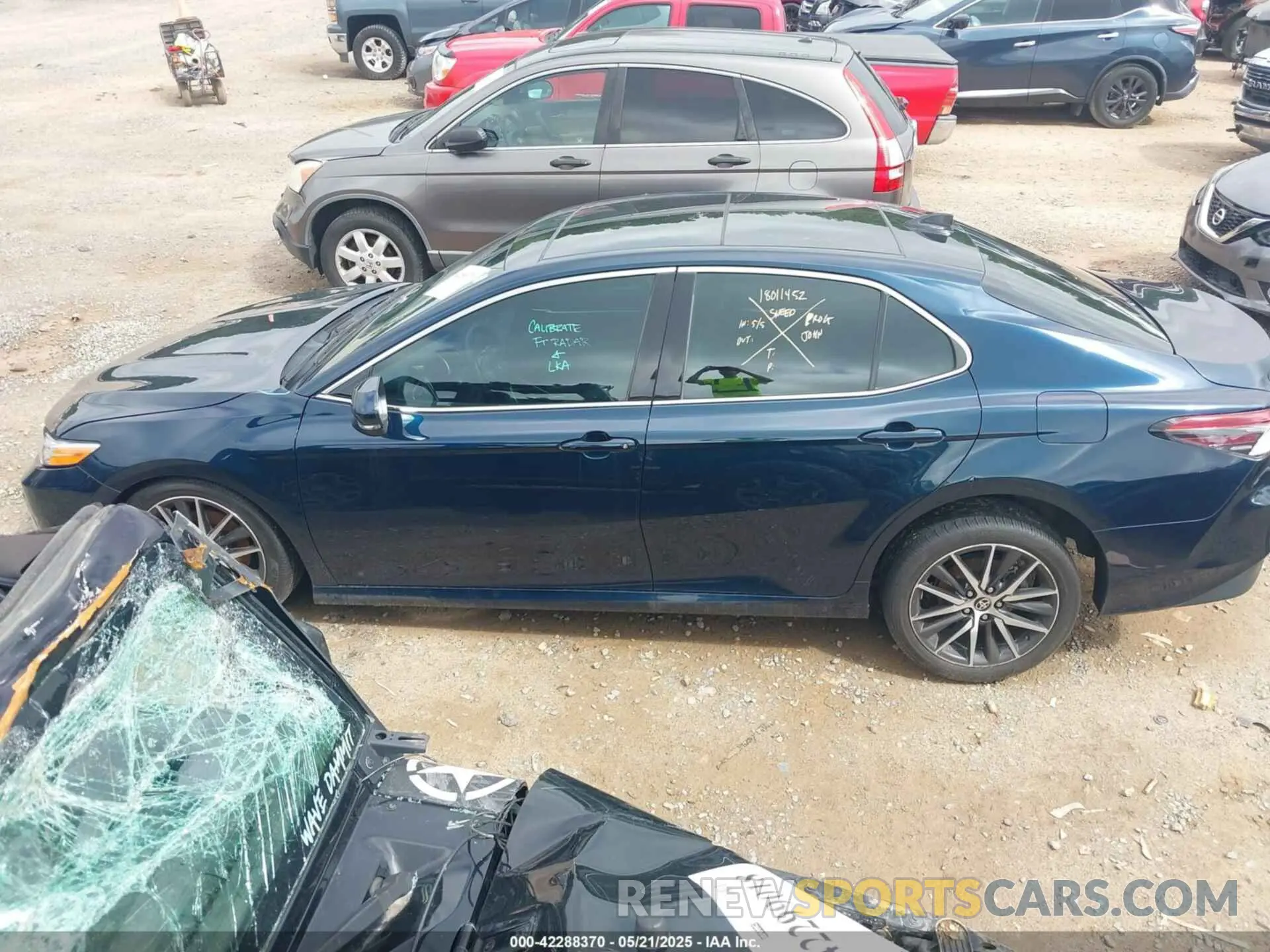 14 Photograph of a damaged car 4T1F11AK6MU591135 TOYOTA CAMRY 2021