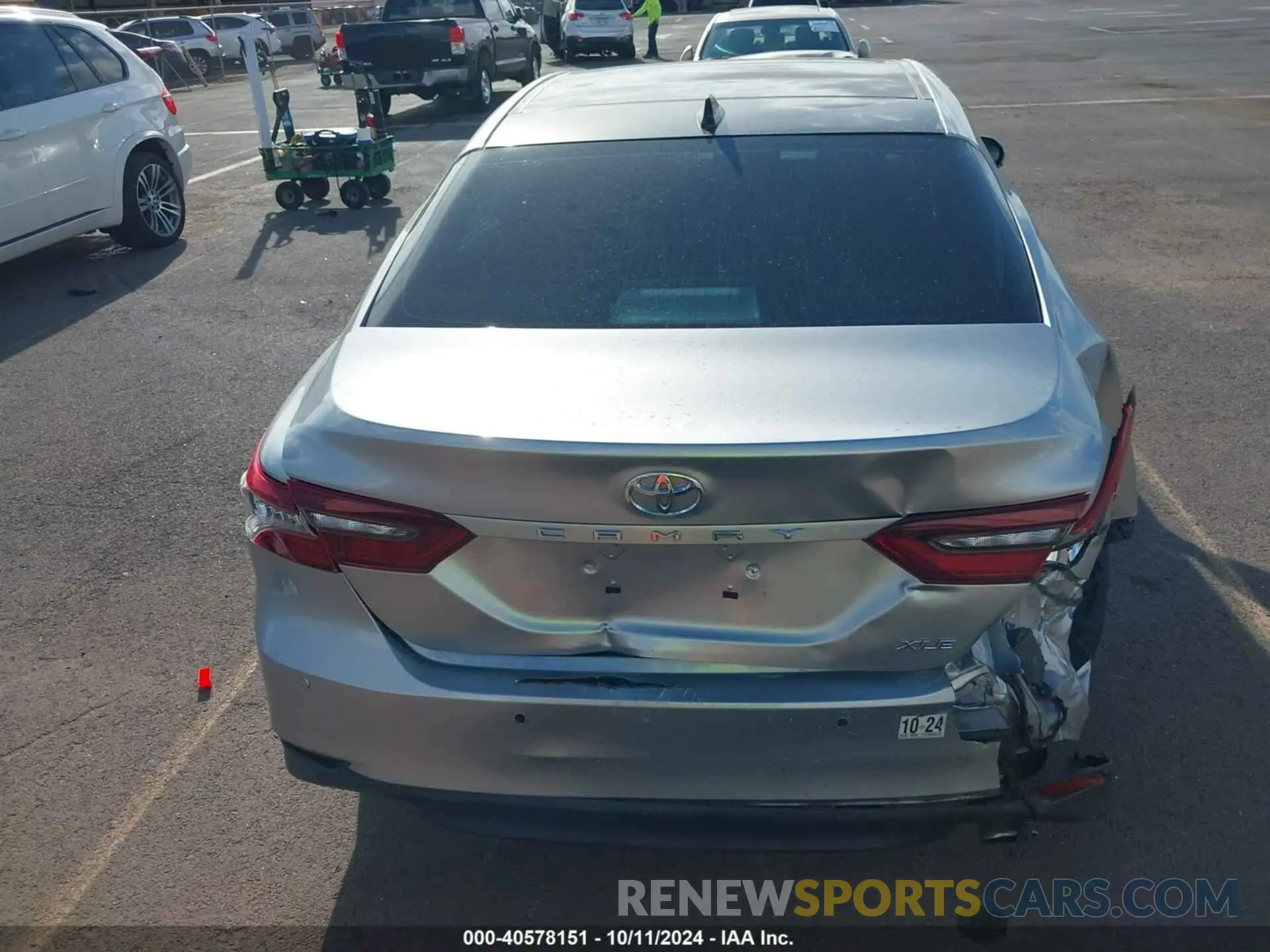 17 Photograph of a damaged car 4T1F11AK7MU611716 TOYOTA CAMRY 2021