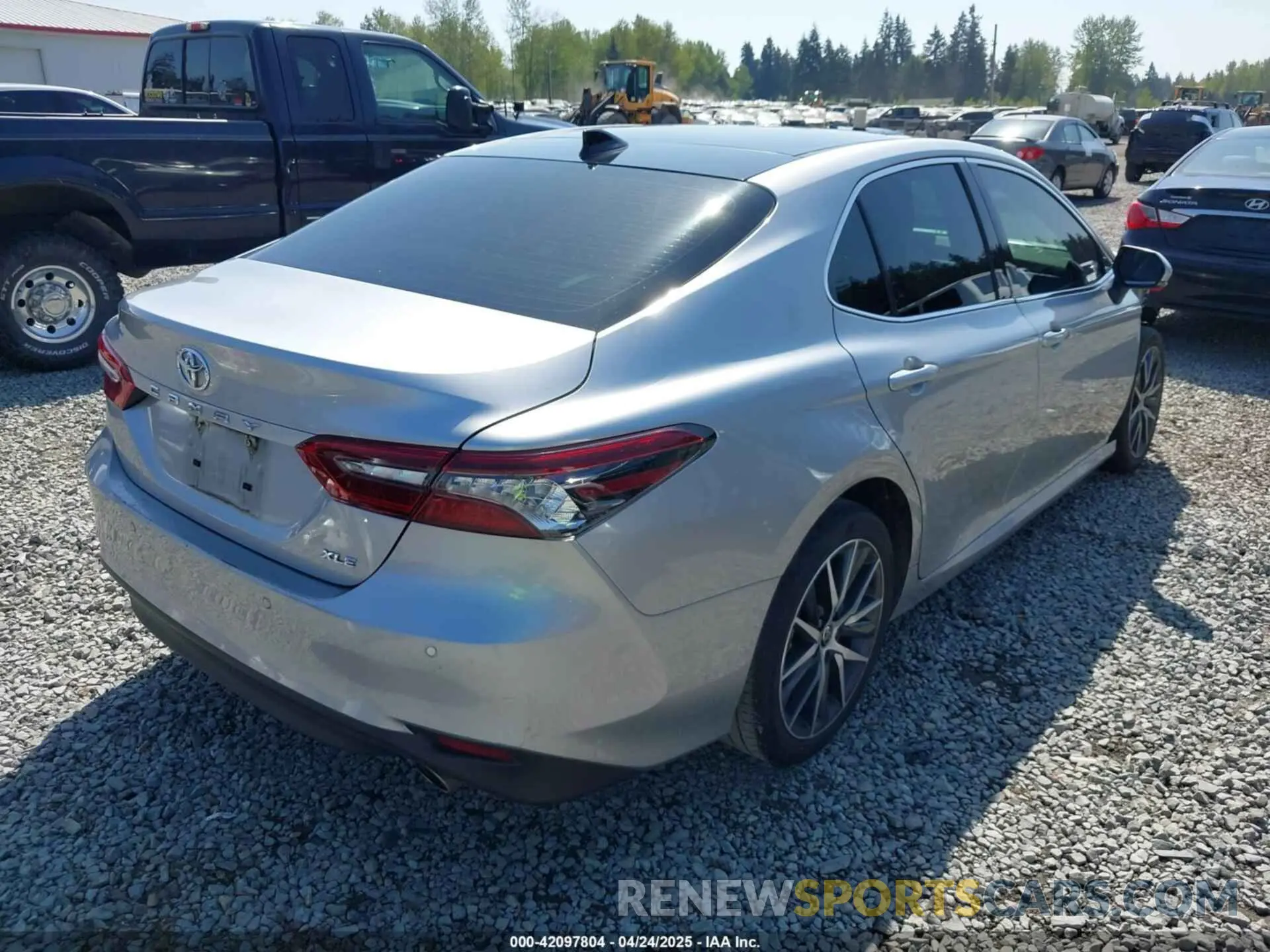 4 Photograph of a damaged car 4T1F11AK7MU616060 TOYOTA CAMRY 2021