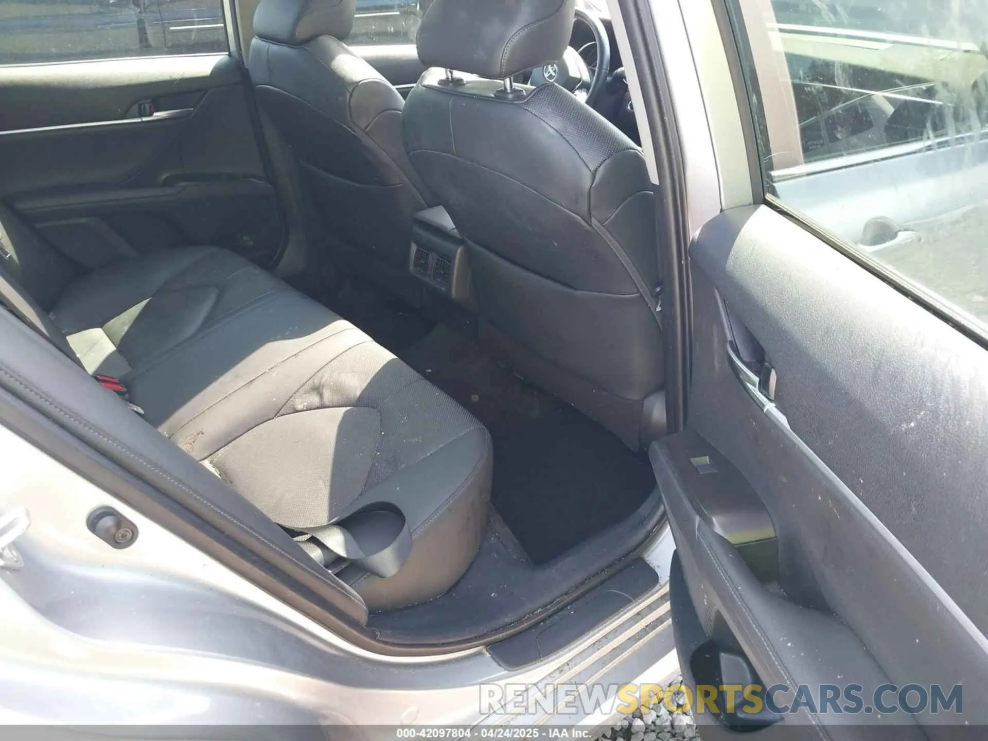 8 Photograph of a damaged car 4T1F11AK7MU616060 TOYOTA CAMRY 2021