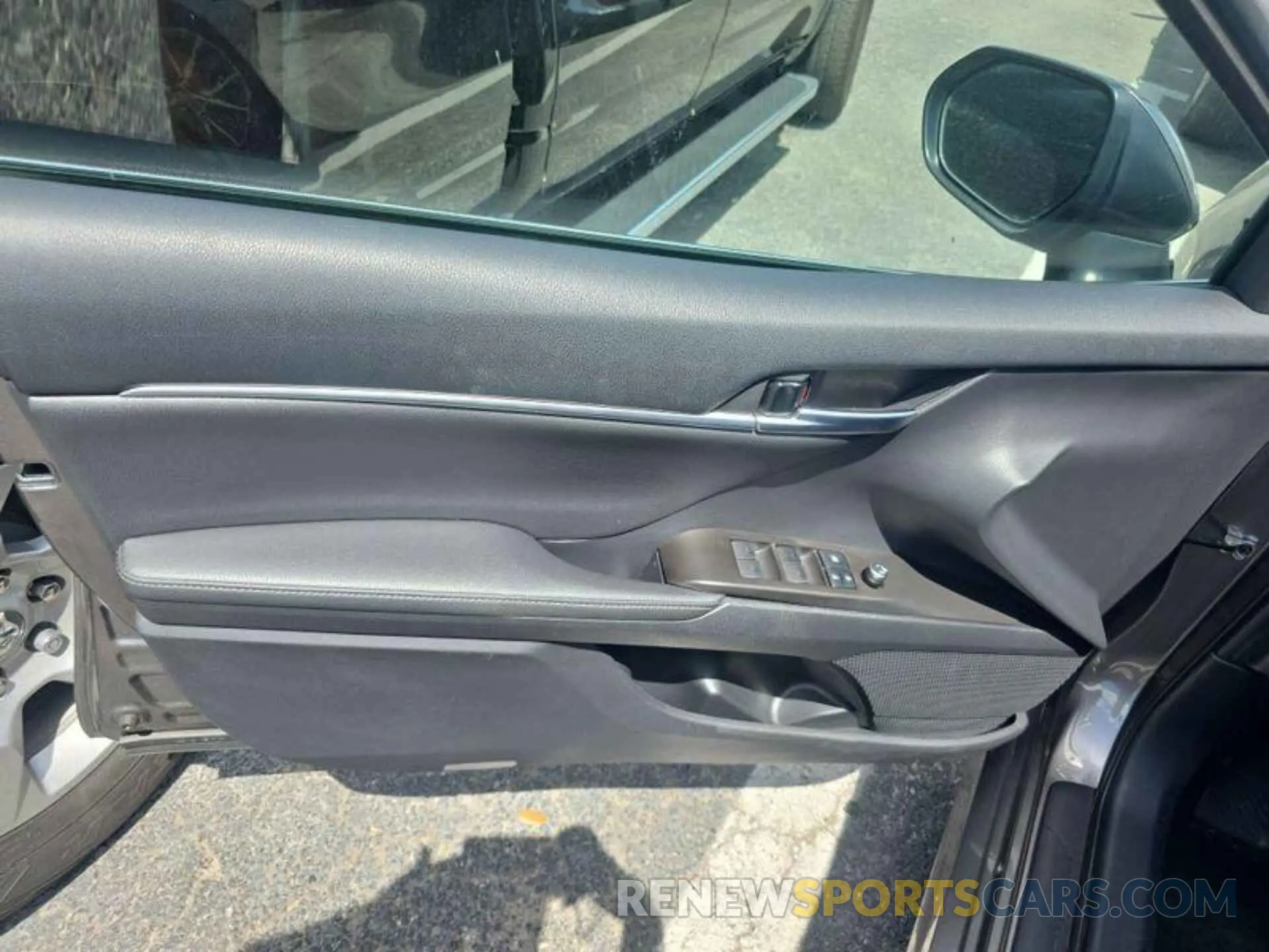 8 Photograph of a damaged car 4T1F11AK9MU546903 TOYOTA CAMRY 2021