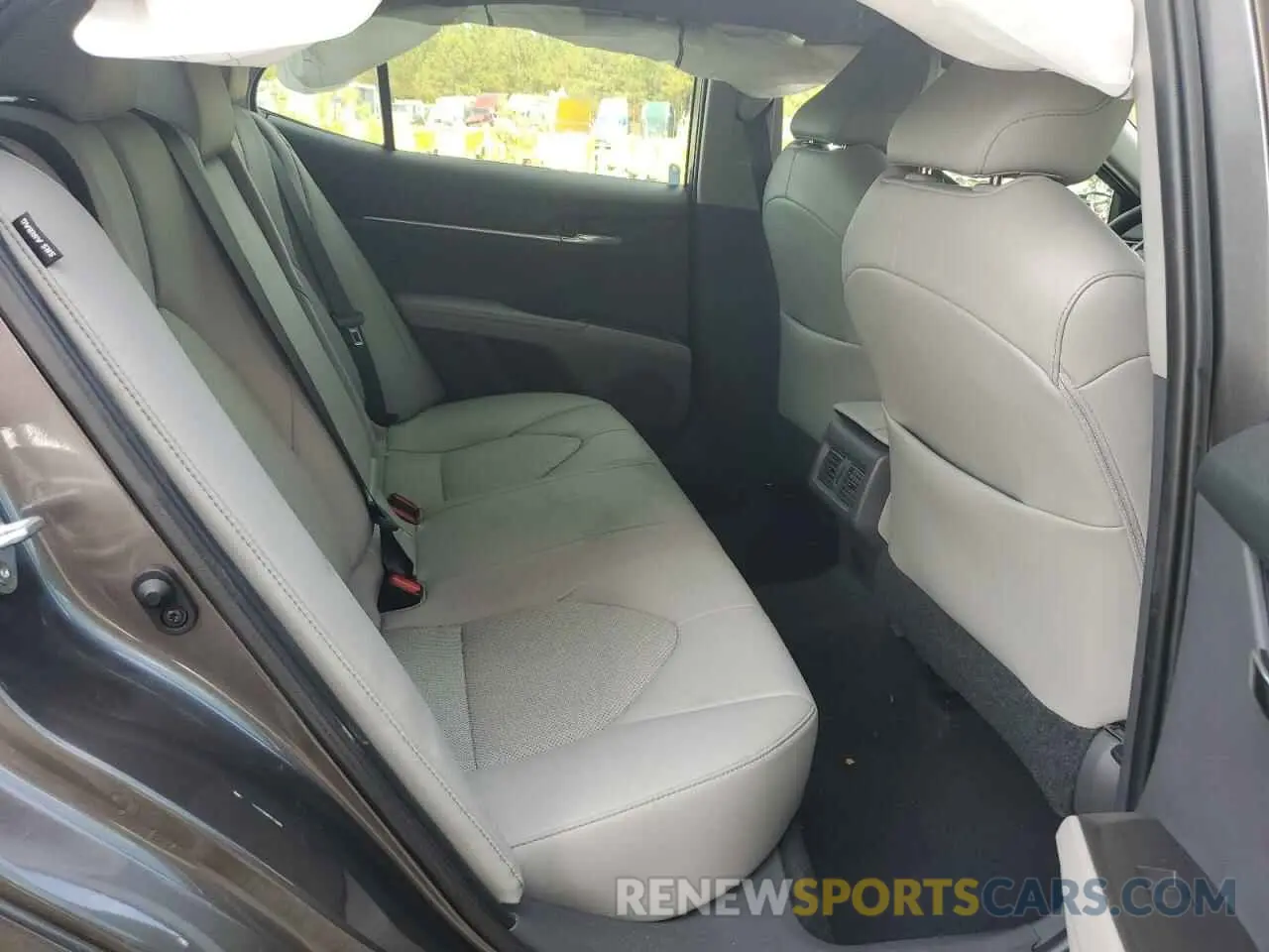 10 Photograph of a damaged car 4T1F11AK9MU562986 TOYOTA CAMRY 2021