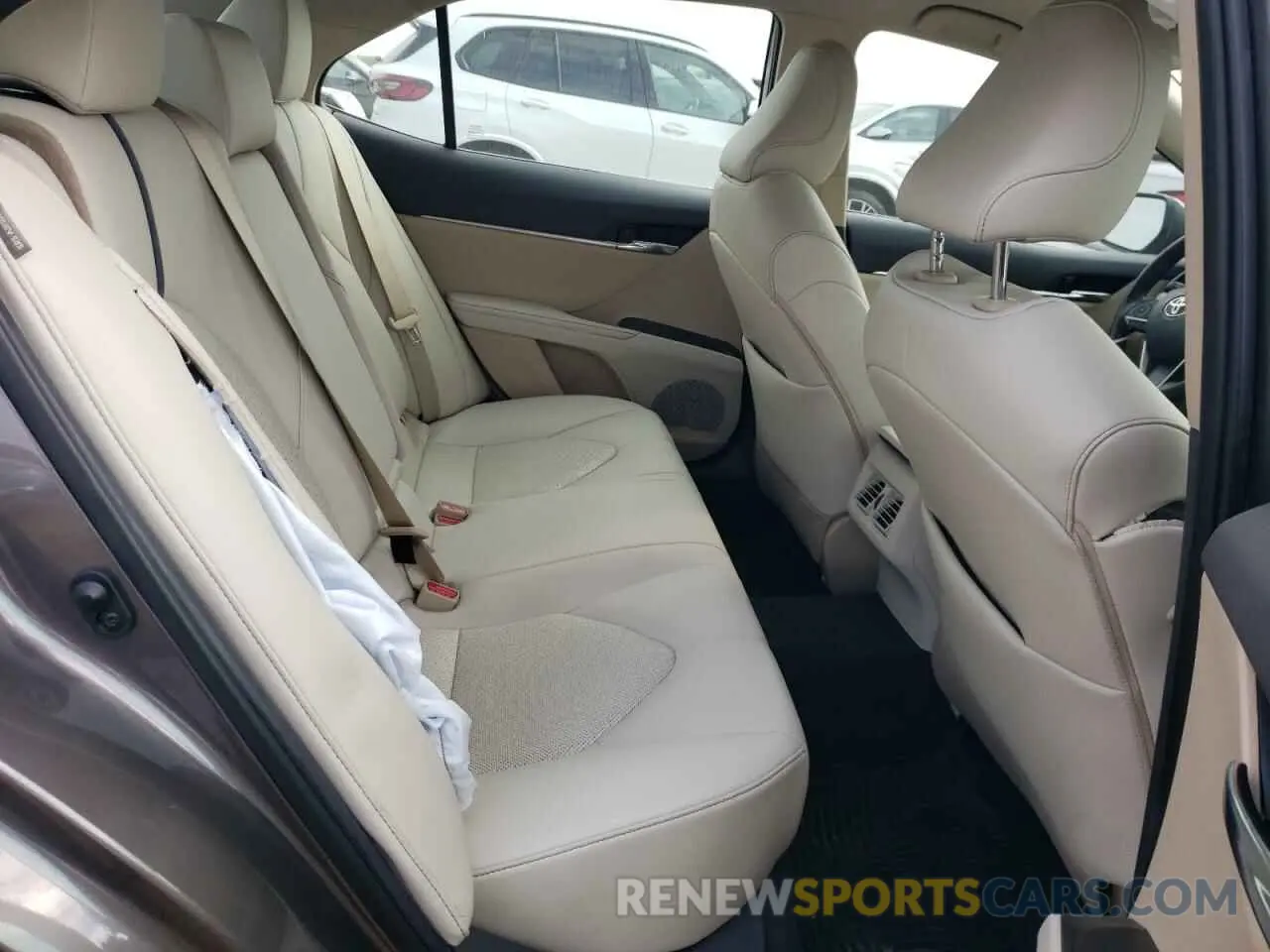 10 Photograph of a damaged car 4T1F11BK2MU038397 TOYOTA CAMRY 2021