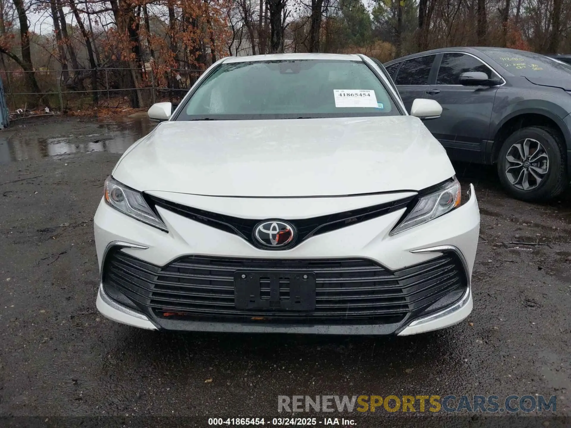 12 Photograph of a damaged car 4T1F11BK3MU037047 TOYOTA CAMRY 2021