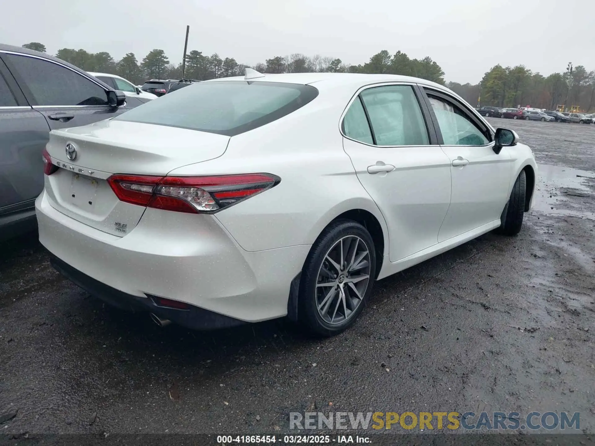 4 Photograph of a damaged car 4T1F11BK3MU037047 TOYOTA CAMRY 2021
