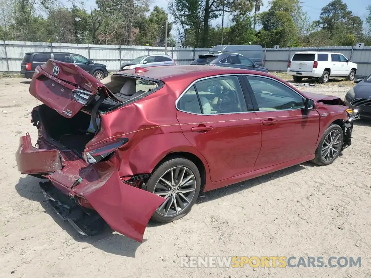 3 Photograph of a damaged car 4T1F31AK0MU020749 TOYOTA CAMRY 2021