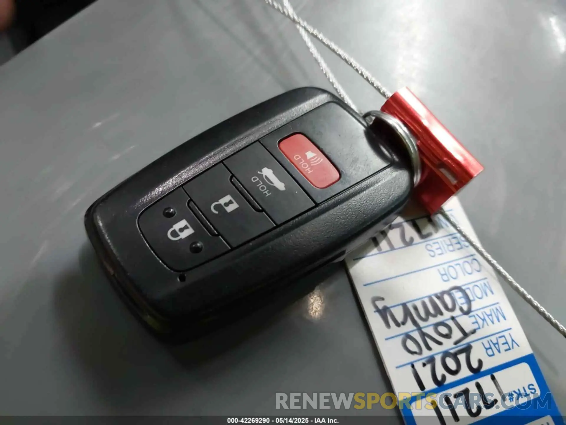 11 Photograph of a damaged car 4T1F31AK0MU569352 TOYOTA CAMRY 2021