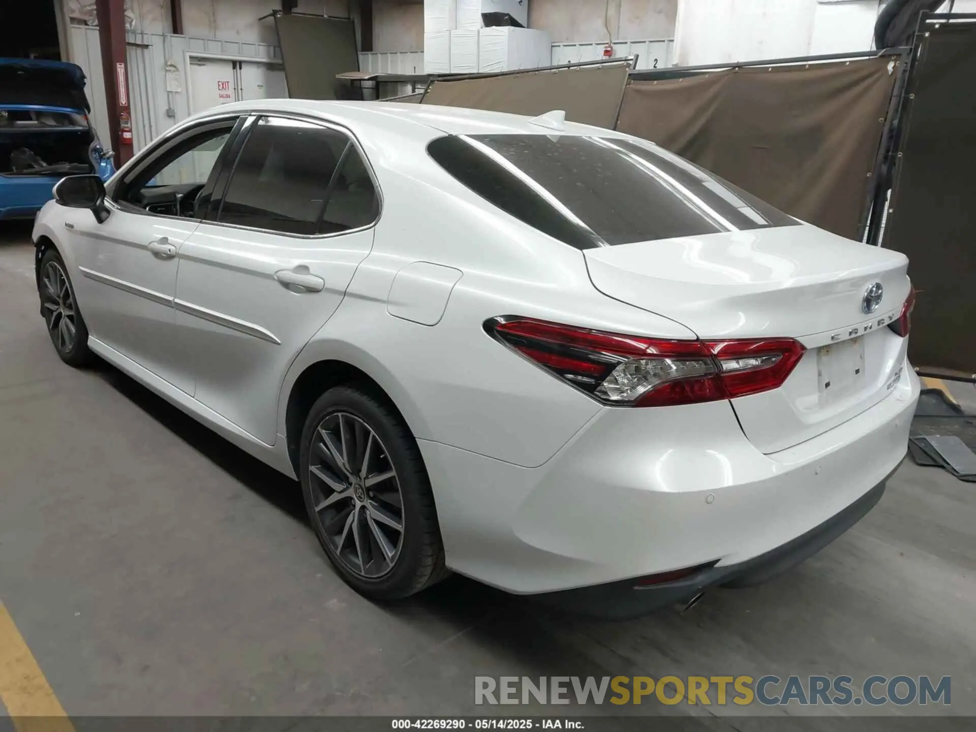 3 Photograph of a damaged car 4T1F31AK0MU569352 TOYOTA CAMRY 2021