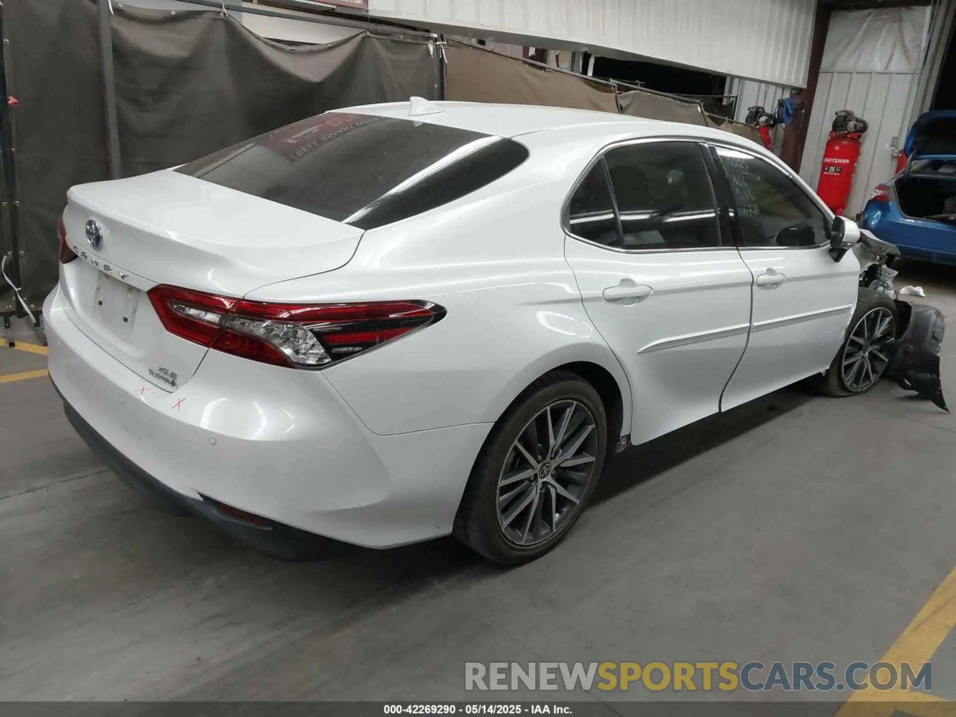 4 Photograph of a damaged car 4T1F31AK0MU569352 TOYOTA CAMRY 2021