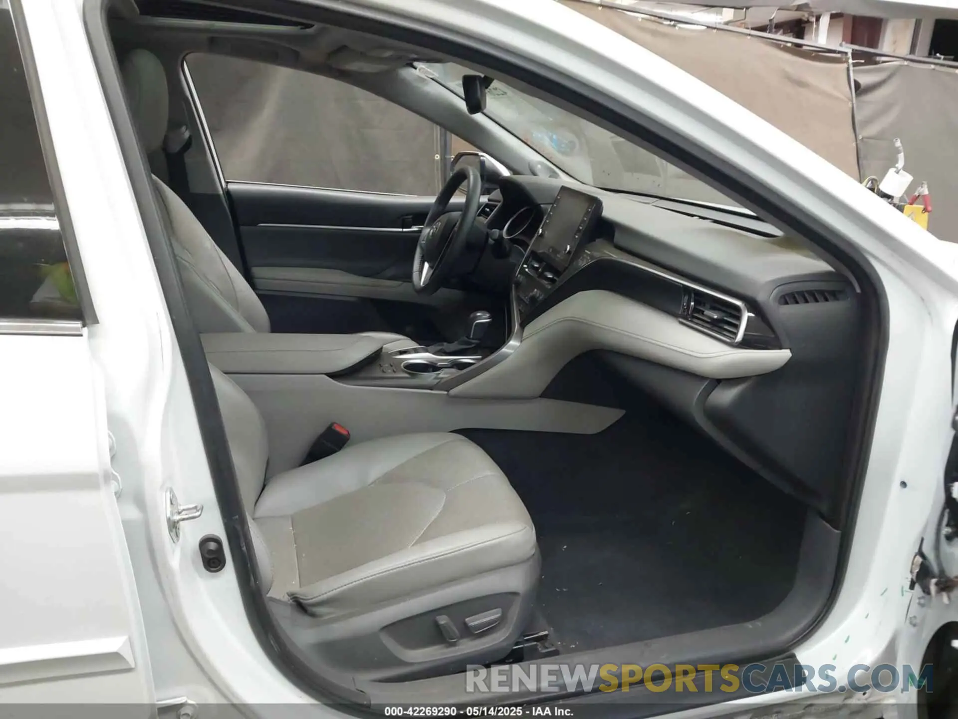 5 Photograph of a damaged car 4T1F31AK0MU569352 TOYOTA CAMRY 2021