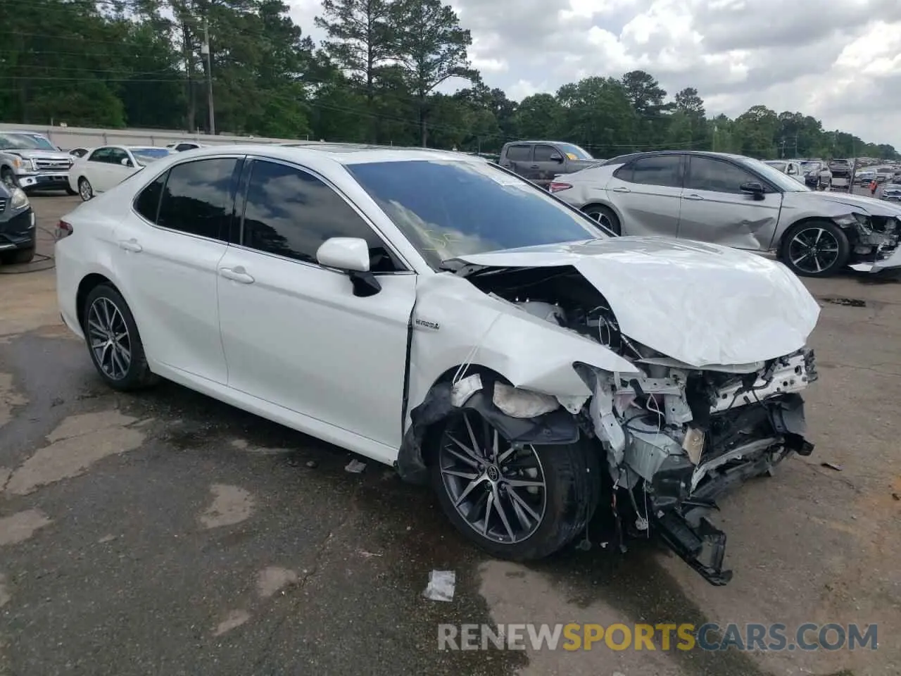 4 Photograph of a damaged car 4T1F31AK1MU560174 TOYOTA CAMRY 2021